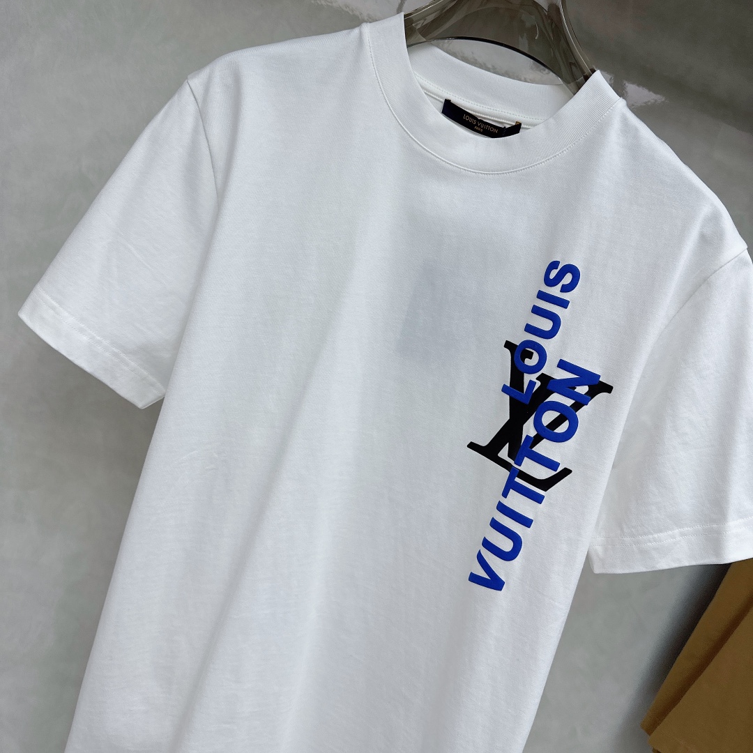  LV 2025ss春夏新款棉质圆领短袖T恤 胸前印花工艺 顶级丝光棉面料定制 标准版型
黑 白 卡其 
