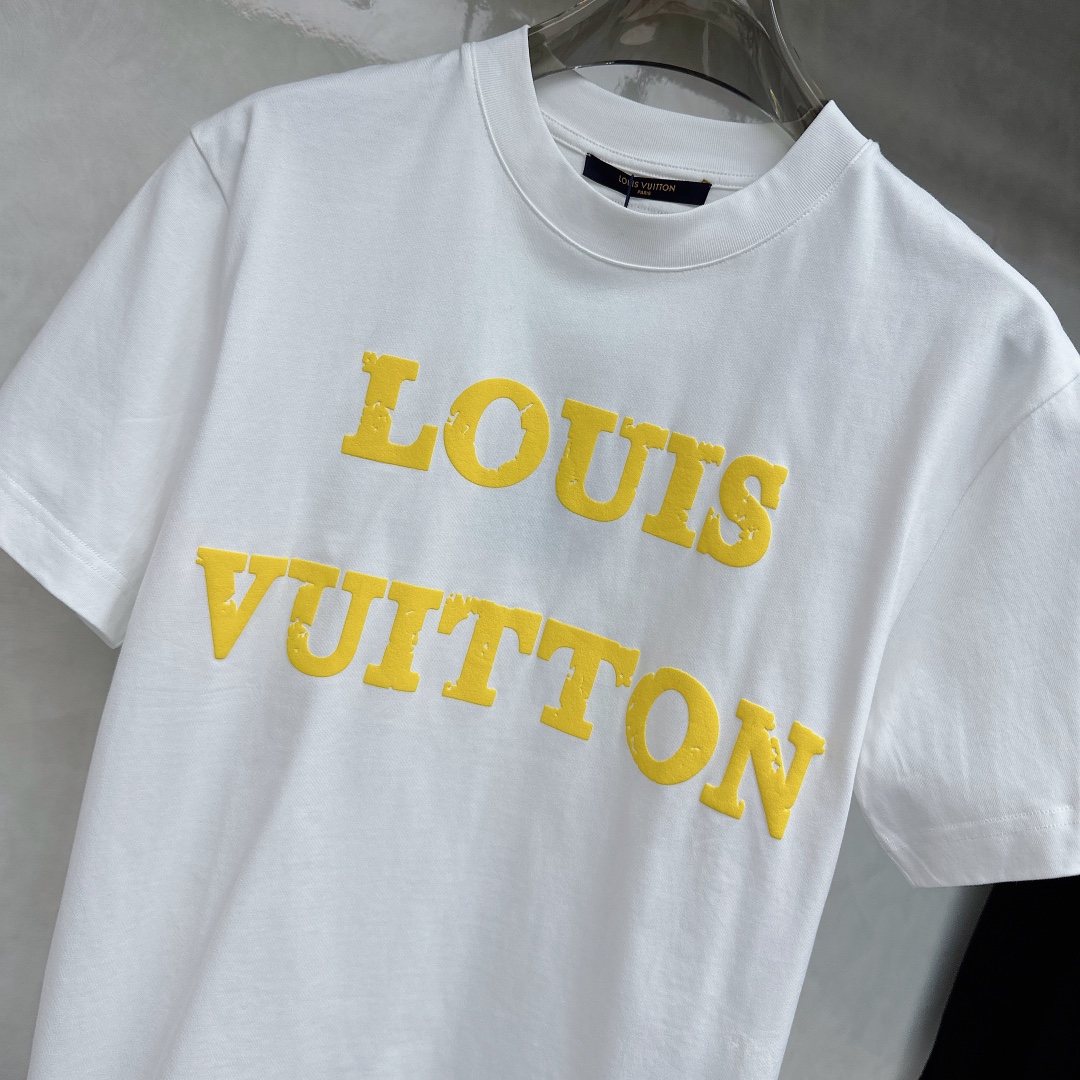  LV 2025早春 最新款短袖T恤，原标 定制面料，手感柔软，穿着舒适，做工精细.上身效果无敌帅气， 