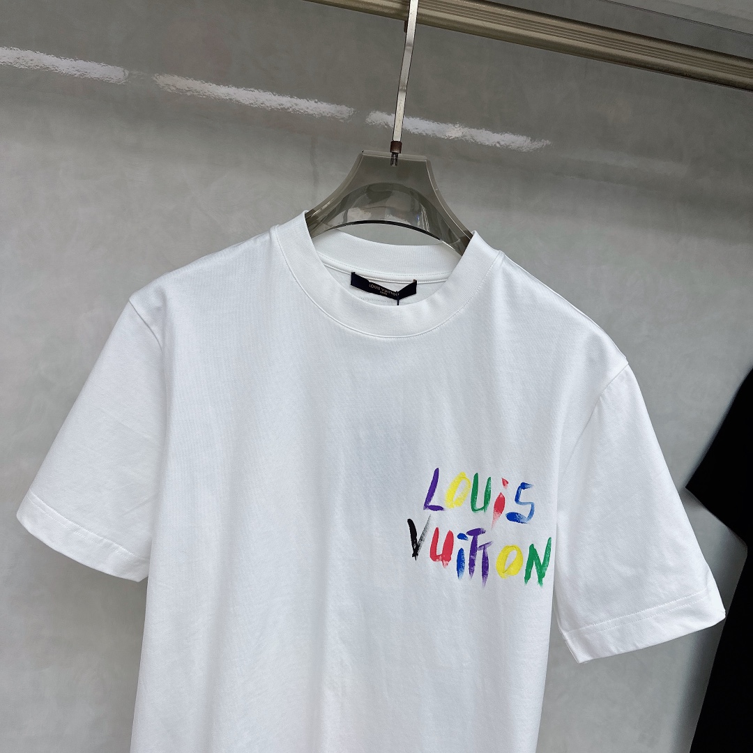  LV 🆕 2025ss春夏新款棉质圆领短袖T恤 胸前后背手绘涂鸦工艺 顶级丝光棉面料定制 标准版型
黑
