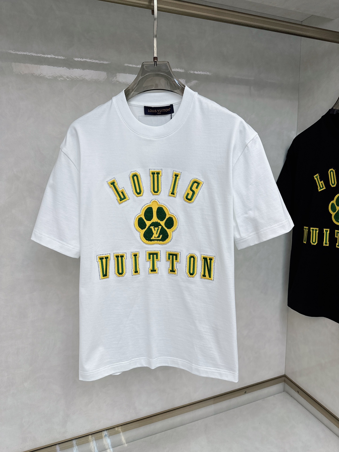  LV 2025春夏新款首发专柜最新款短袖圆领T恤 高端订制 设计前卫时尚！品牌logo重工艺设计 高端