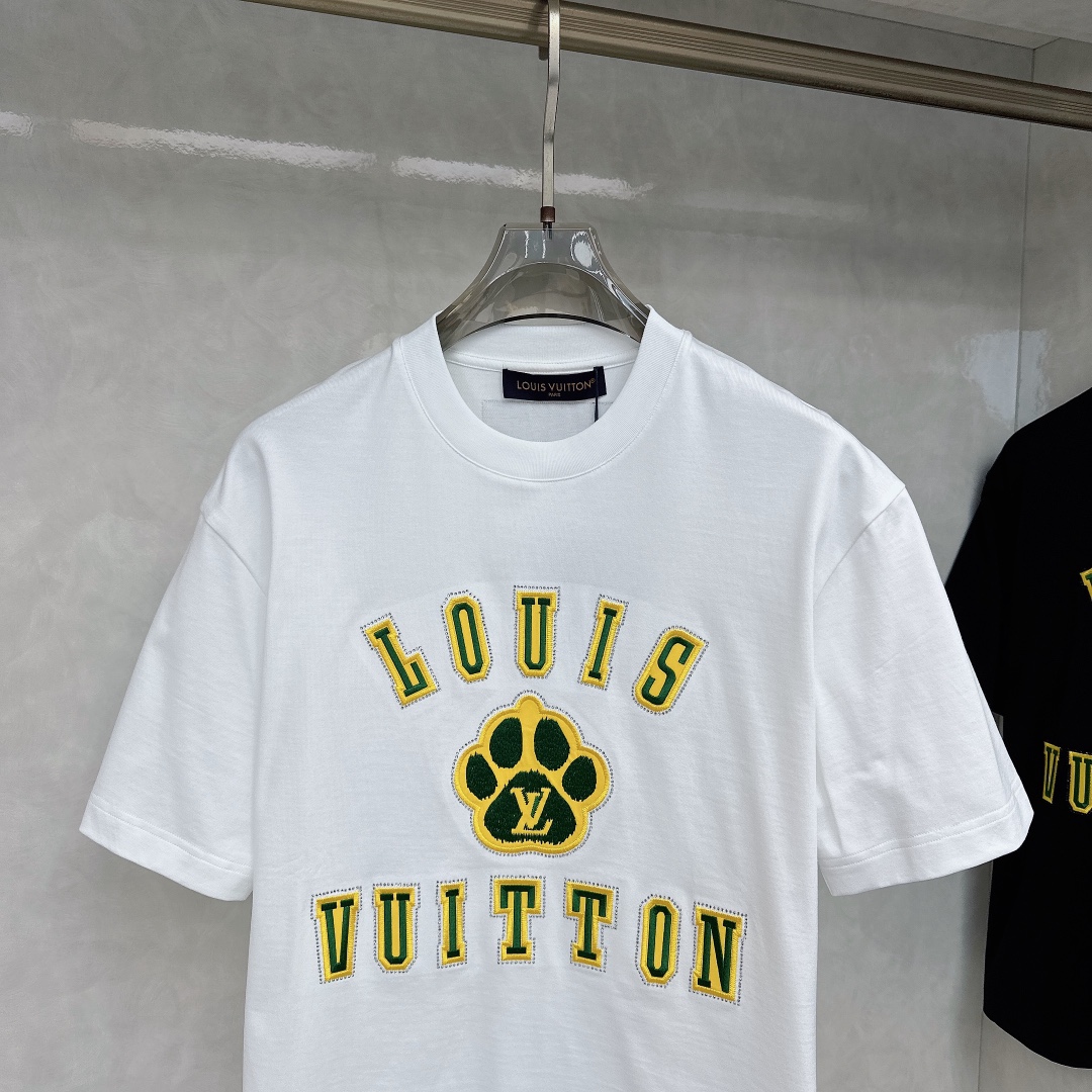  LV 2025春夏新款首发专柜最新款短袖圆领T恤 高端订制 设计前卫时尚！品牌logo重工艺设计 高端