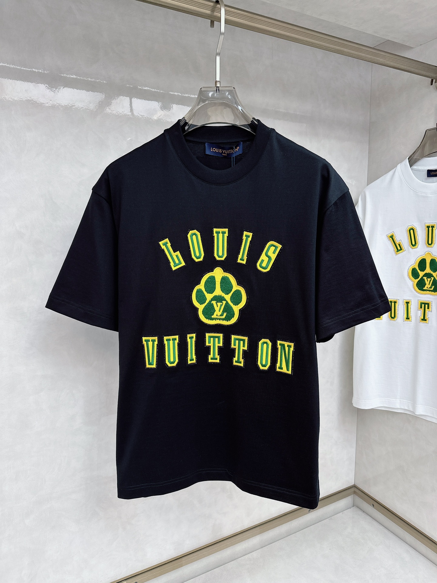  LV 2025春夏新款首发专柜最新款短袖圆领T恤 高端订制 设计前卫时尚！品牌logo重工艺设计 高端