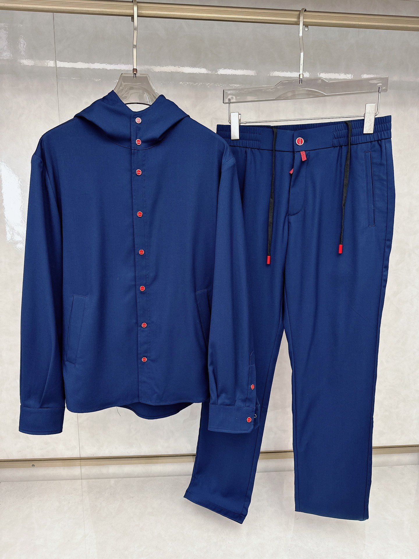 NO:117051,p Clothes 390 pants kitons are on sale simultaneously on the official website of the counter! All accessories are customized for original products, and the trading company's genuine product orders. High-end custom imported fabrics are extracted from natural plant fibers. They are thinner than ordinary cotton fabrics. They feel soft and comfortable to wear. They are not easy to irritate the skin. The fabric is hygroscopic and breathable. Size: s-2xl,,alexander wang19860909p衣服390 裤子 kiton 专柜官网同步发售！辅料全部原版定制出品,贸易公司真品订单.高级定制进口面料,以天然植物纖維提炼出来,比一般棉织物轻薄 手感柔软,穿着舒适 完全不易有刺激皮肤 面料吸湿性、透气性良好 尺码: s-2xl,,alexander wang,Men's clothing