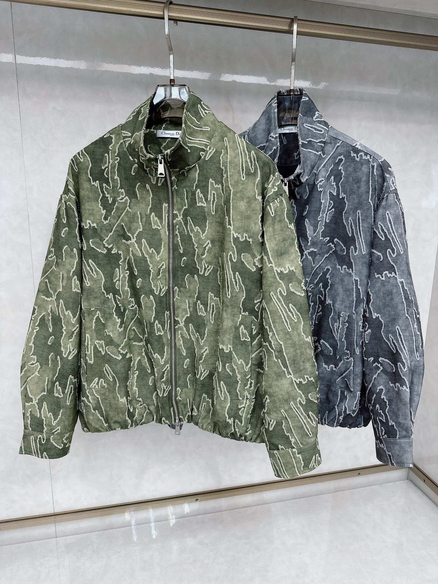 NO:117048,Dior 2025ss early spring new jacket jacket, unique and smooth touch!  !  Simple and comfortable styles, polyester fabrics, simple styles are more diverse. The seemingly simple styles are actually more time-consuming to cut fashion styles in fabrics and craftsmanship. Jackets that every man should buy. Size M-XXL, dior, jackets & coats, jackets & coats, alexander wang19860909迪奥 2025ss早春新品夹克外套,独一无二丝滑触感！！简洁舒适的款式,聚酯纤维面料,简约的款式穿搭起来更加的多样化 看似简单的款式,其实在面料以及工艺制作上更费时裁剪时尚版型,每一个男士都应该入手的夹克.尺码M-XXL,,dior,jackets & coats,jackets & coats,alexander wang,Men's clothing