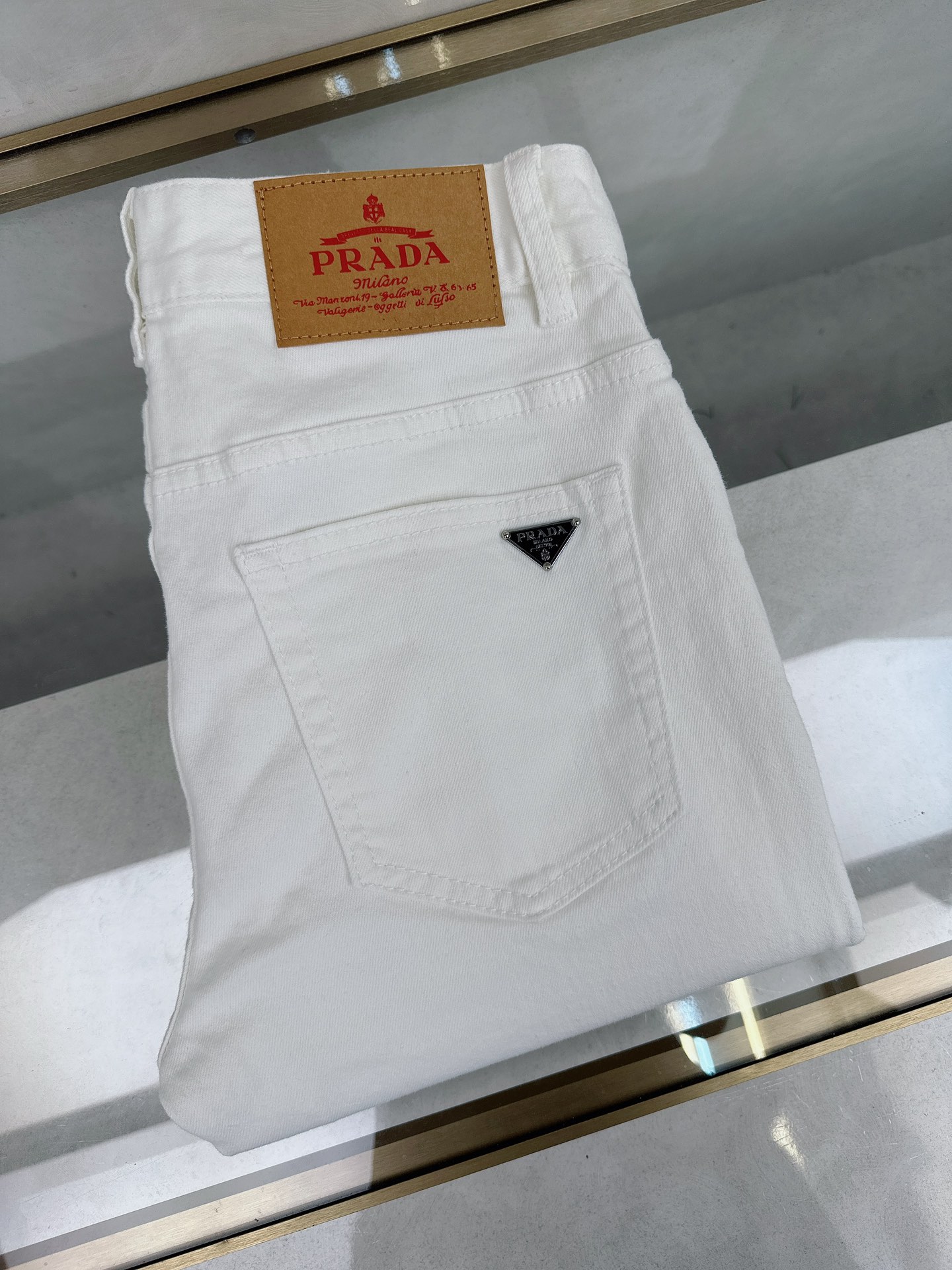 NO:123548,Prada's new spring and summer models are available in stock, original single hot jeans are super customized, original hardware, super heavy industry technology, excellent version, impeccable details!  The style is not picky, it is very high-end, and the good products are not waiting for everyone. Take a look at it and start quickly. Size 29-38, prada, jeans, alexander wang19860909普拉达 春夏新款现货上市,原单爆款牛仔裤超级定制款,原版五金,超级重工工艺,版型超赞细节做工无可挑剔！款式不挑人,特别高档,好货不等人,看中赶紧下手,尺码29-38,,prada,jeans,alexander wang,Men's clothing