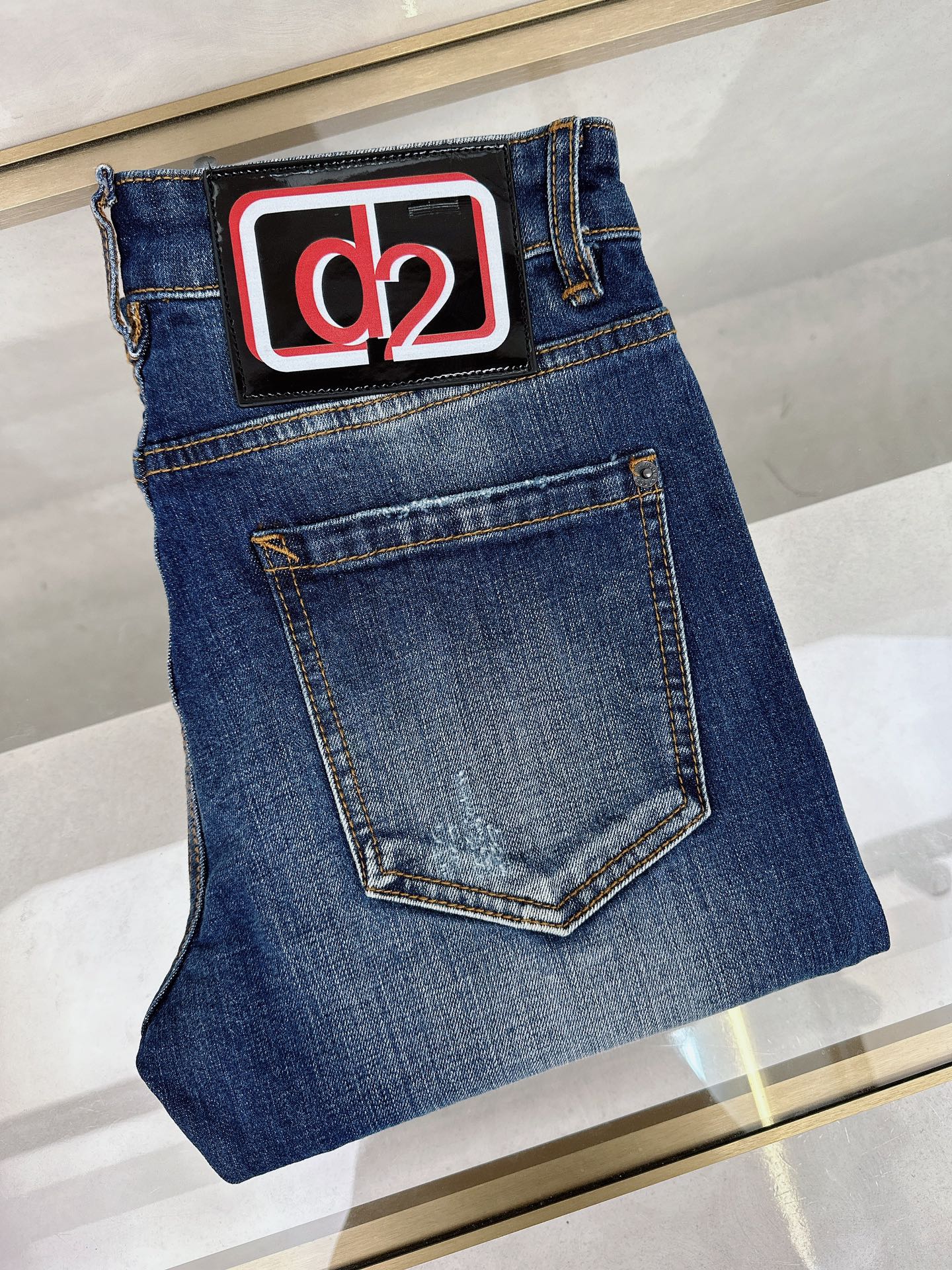 NO:123553,D2 Spring and summer new models are available in stock, original single hot jeans are super customized, original hardware, super heavy industry technology, excellent version, impeccable details!  The style is not picky, it is very high-end, and the good products are not waiting for everyone. If you like it, hurry up and start, size 29-38, jeans, alexander wang19860909D2 春夏新款现货上市,原单爆款牛仔裤超级定制款,原版五金,超级重工工艺,版型超赞细节做工无可挑剔！款式不挑人,特别高档,好货不等人,看中赶紧下手,尺码29-38,,jeans,alexander wang,Men's clothing