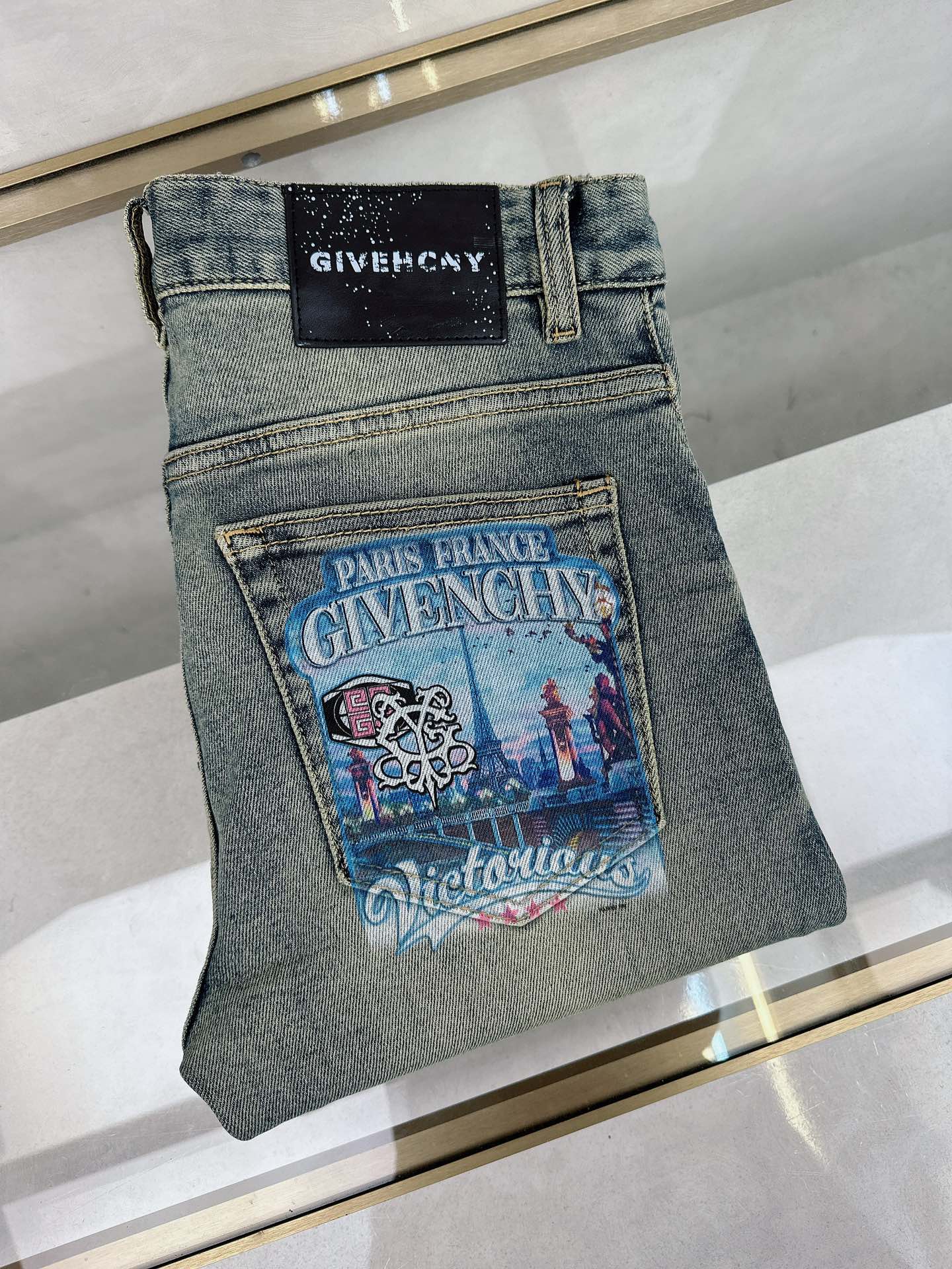 NO:123559,Givenchy's new spring and summer models are available in stock, with original single hot jeans super customized style, original hardware, super heavy industry technology, excellent style, impeccable details!  The style is not picky, it is very high-end, and the good products are not waiting for everyone. Take a look at it and start quickly. Size 29-38, given jeans, alexander wang19860909纪梵希 春夏新款现货上市,原单爆款牛仔裤超级定制款,原版五金,超级重工工艺,版型超赞细节做工无可挑剔！款式不挑人,特别高档,好货不等人,看中赶紧下手,尺码29-38,,givenchy,jeans,alexander wang,Men's clothing