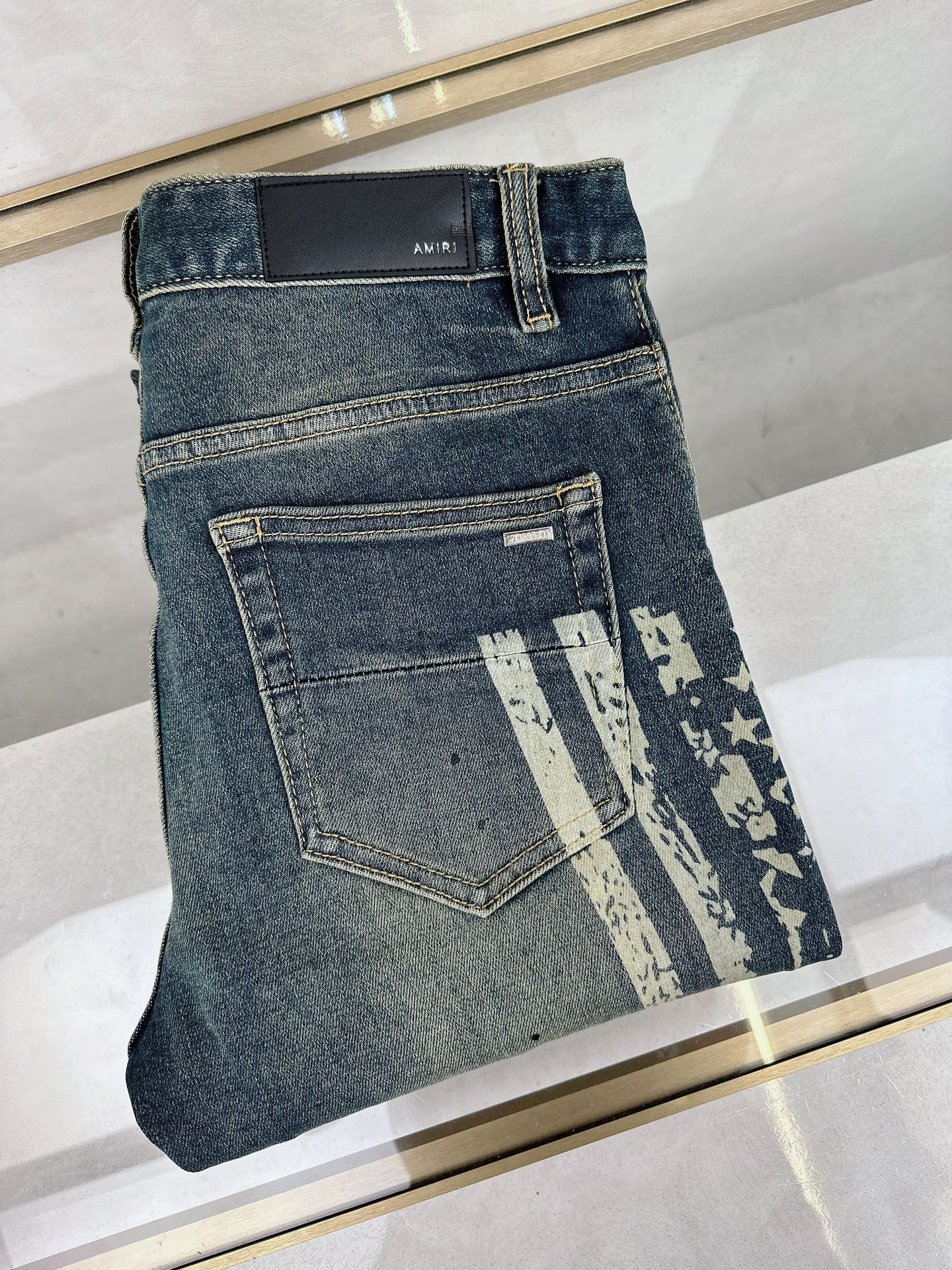 NO:123564,The new spring and summer models are on the market in stock, the original single hot jeans are super customized, the original hardware, super heavy industry technology, the style is super excellent, the details are impeccable!  The style is not picky, it is very high-end, and the good products are not waiting for everyone. If you like it, hurry up and start, size 29-38, jeans, alexander wang19860909春夏新款现货上市,原单爆款牛仔裤超级定制款,原版五金,超级重工工艺,版型超赞细节做工无可挑剔！款式不挑人,特别高档,好货不等人,看中赶紧下手,尺码29-38,,jeans,alexander wang,Men's clothing