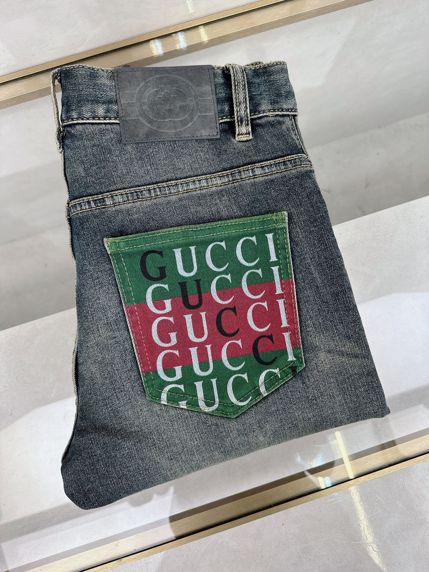 NO:123547,Guqi's new spring and summer models are on the market in stock, original single hot jeans are super customized, original hardware, super heavy industry technology, excellent style, impeccable details!  The style is not picky, it is very high-end, and the good products are not waiting for everyone. If you like it, hurry up and start, size 29-38, jeans, alexander wang19860909古奇 春夏新款现货上市,原单爆款牛仔裤超级定制款,原版五金,超级重工工艺,版型超赞细节做工无可挑剔！款式不挑人,特别高档,好货不等人,看中赶紧下手,尺码29-38,,jeans,alexander wang,Men's clothing
