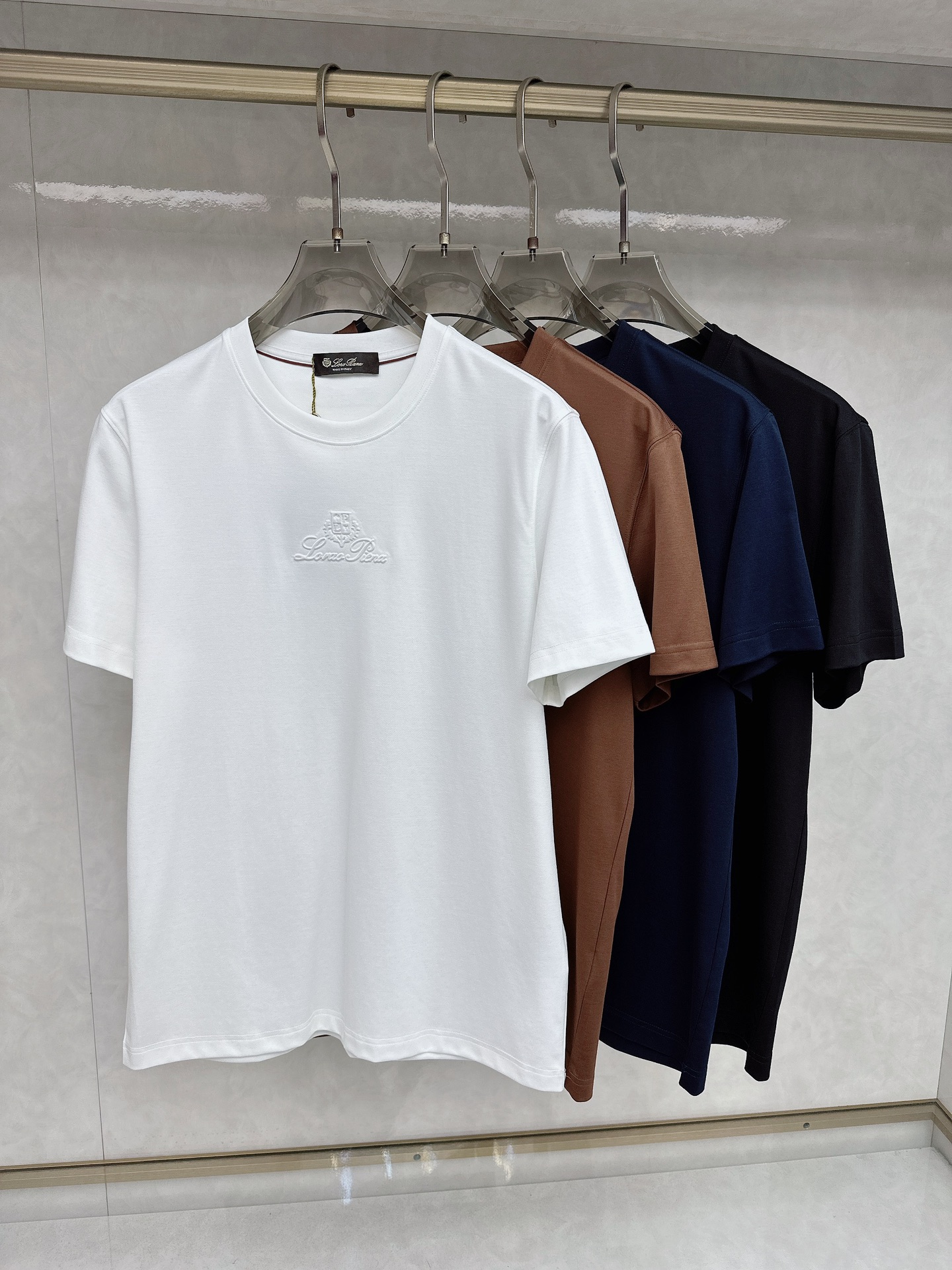 NO:127368,The official website of LP counter will be released simultaneously!  All accessories are customized for original products, and the trading company's genuine product orders. High-end custom imported fabrics, made of natural plant pyrene hemp fabrics, which are thinner than ordinary cotton fabrics, softer in feel, comfortable to wear, and are not easy to irritate the skin. The fabric absorbs moisture and breathable. Size: 48-56,,loro piana,alexander wang19860909LP 专柜官网同步发售！辅料全部原版定制出品,贸易公司真品订单.高级定制进口面料,以天然植物芘麻面料 比一般棉织物轻薄 手感柔软,穿着舒适 完全不易有刺激皮肤 面料吸湿性、透气性良好 尺码: 48-56,,loro piana,alexander wang,Men's clothing