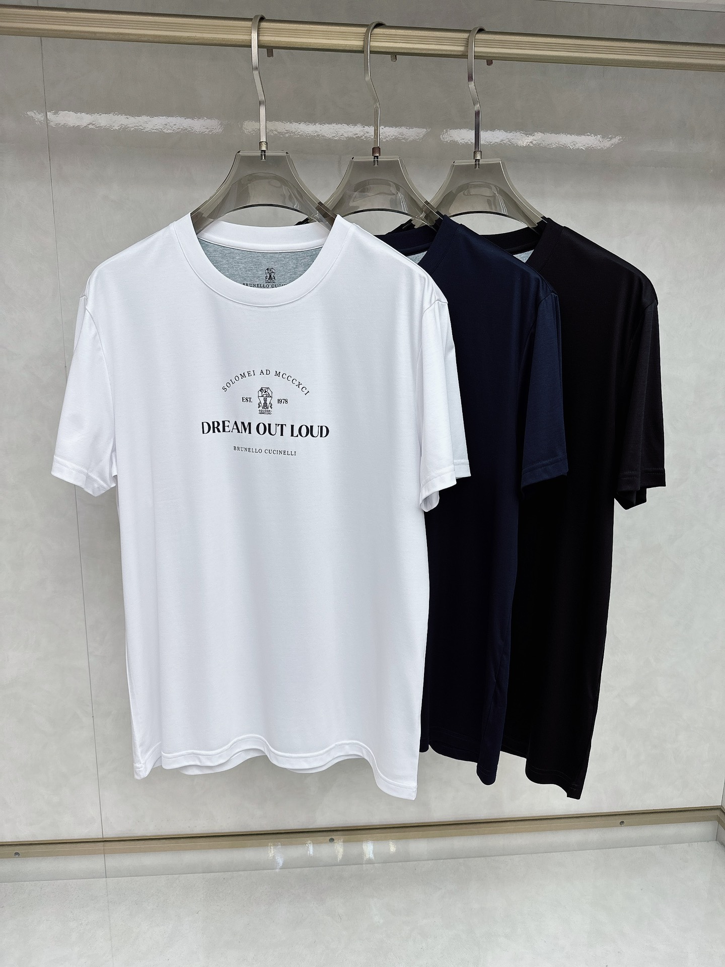 NO:127369,BC counter official website will be released simultaneously!  All accessories are customized for original products, and the trading company's genuine product orders. High-end custom imported fabrics, made of natural plant pyrene hemp fabrics, which are thinner than ordinary cotton fabrics, softer in feel, comfortable to wear, and are not easy to irritate the skin. The fabric is hygroscopic and breathable. Size: 48-56,,alexander wang19860909BC 专柜官网同步发售！辅料全部原版定制出品,贸易公司真品订单.高级定制进口面料,以天然植物芘麻面料 比一般棉织物轻薄 手感柔软,穿着舒适 完全不易有刺激皮肤 面料吸湿性、透气性良好 尺码: 48-56,,alexander wang,Men's clothing