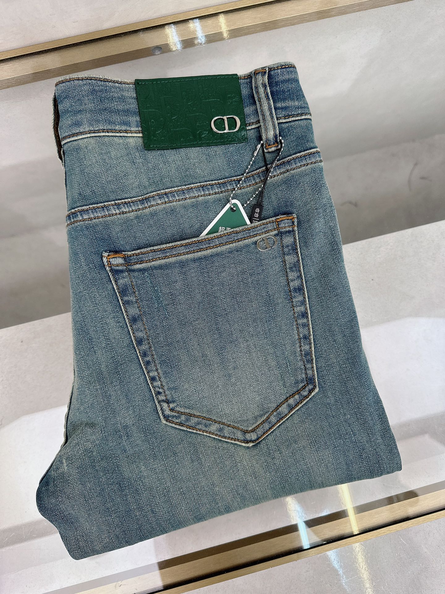 NO:121109,Dior 2025 early spring new model is available in stock, original single hot jeans super customized model, original hardware, super heavy industry technology, excellent version, impeccable details!  The style is not picky, it is very high-end, and the good products are not waiting for everyone. If you like it, hurry up and start, size 28-36, dior, jeans, alexander wang19860909迪奥 2025早春新款现货上市,原单爆款牛仔裤超级定制款,原版五金,超级重工工艺,版型超赞细节做工无可挑剔！款式不挑人,特别高档,好货不等人,看中赶紧下手,尺码28-36,,dior,jeans,alexander wang,Men's clothing