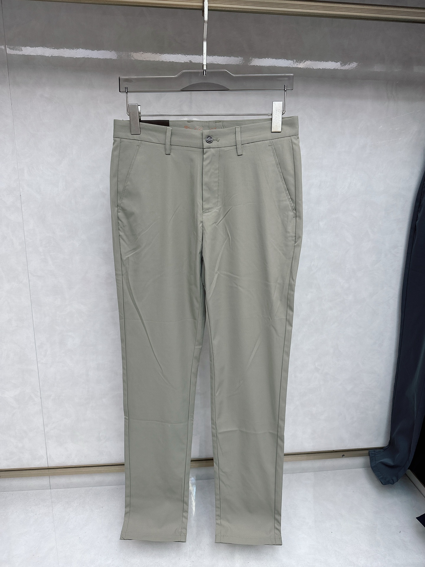 Lss春夏新品，官网同步有售，男士高端商务休闲西裤，高端进口面料，带弹力，后兜采用今年最新款五金配件点