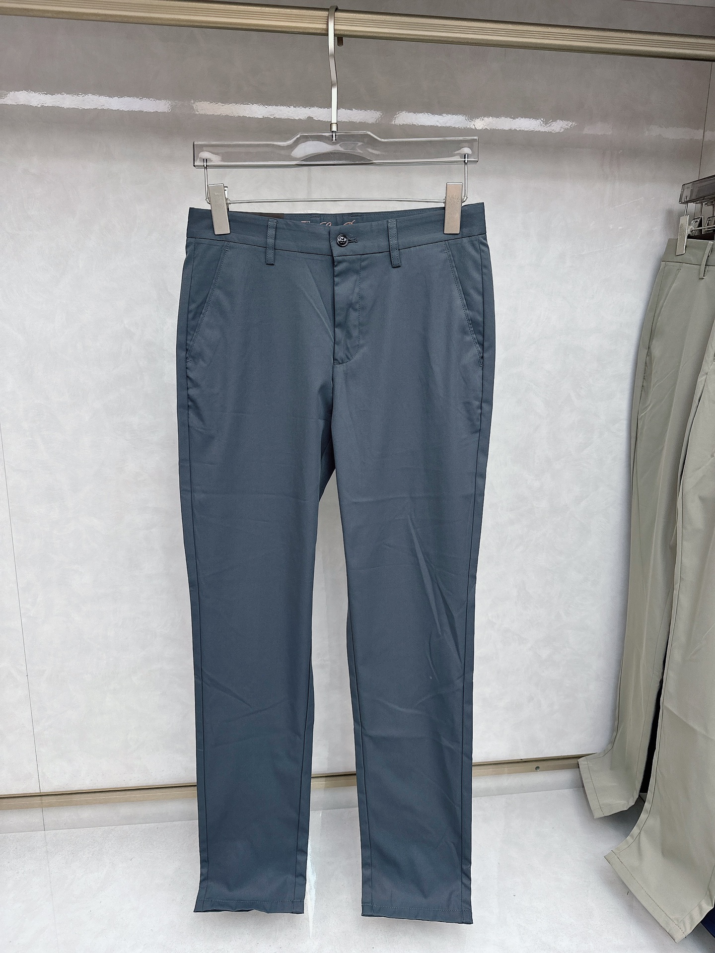  Lss春夏新品，官网同步有售，男士高端商务休闲西裤，高端进口面料，带弹力，后兜采用今年最新款五金配件点