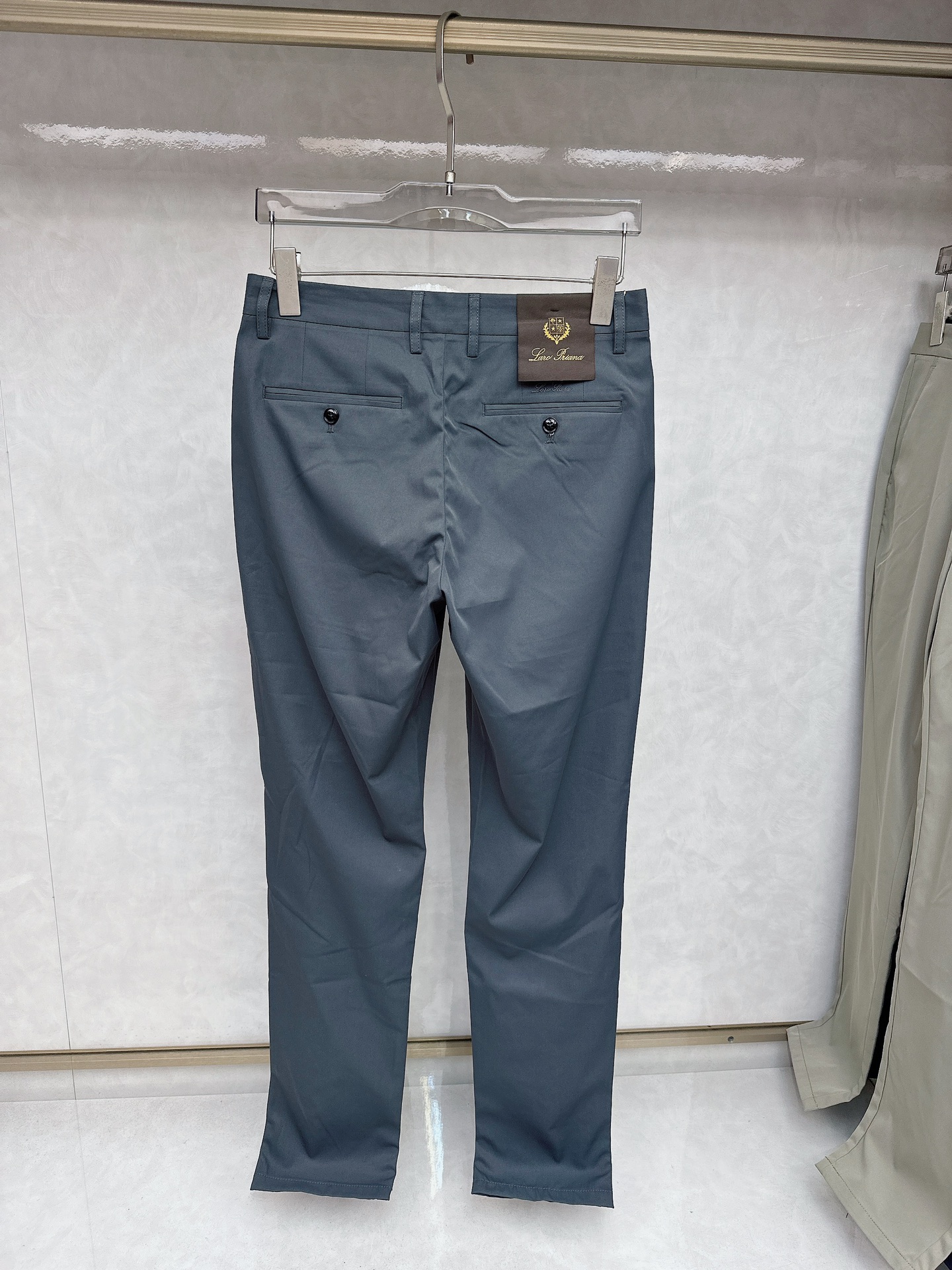  Lss春夏新品，官网同步有售，男士高端商务休闲西裤，高端进口面料，带弹力，后兜采用今年最新款五金配件点