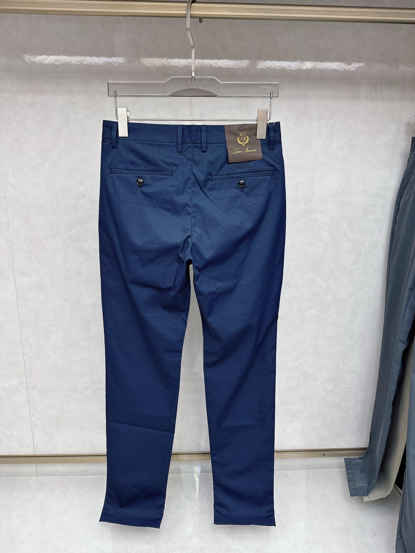  Lss春夏新品，官网同步有售，男士高端商务休闲西裤，高端进口面料，带弹力，后兜采用今年最新款五金配件点