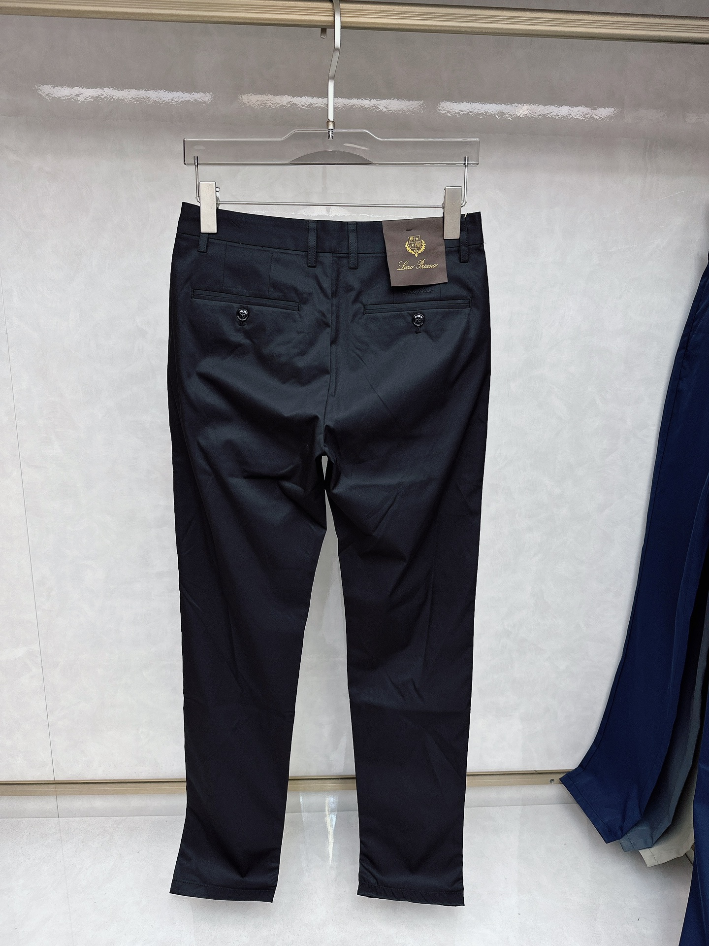  Lss春夏新品，官网同步有售，男士高端商务休闲西裤，高端进口面料，带弹力，后兜采用今年最新款五金配件点