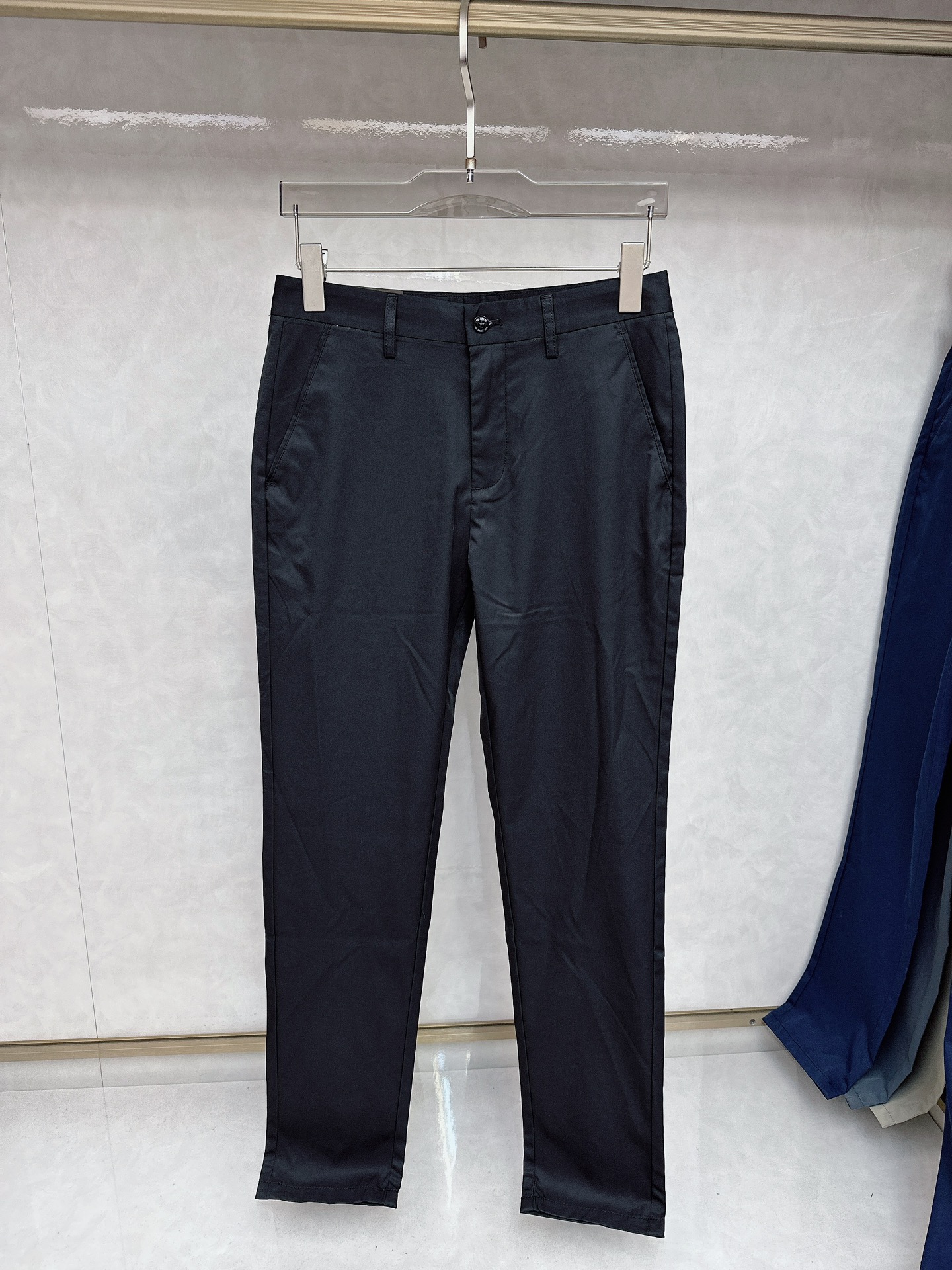  Lss春夏新品，官网同步有售，男士高端商务休闲西裤，高端进口面料，带弹力，后兜采用今年最新款五金配件点