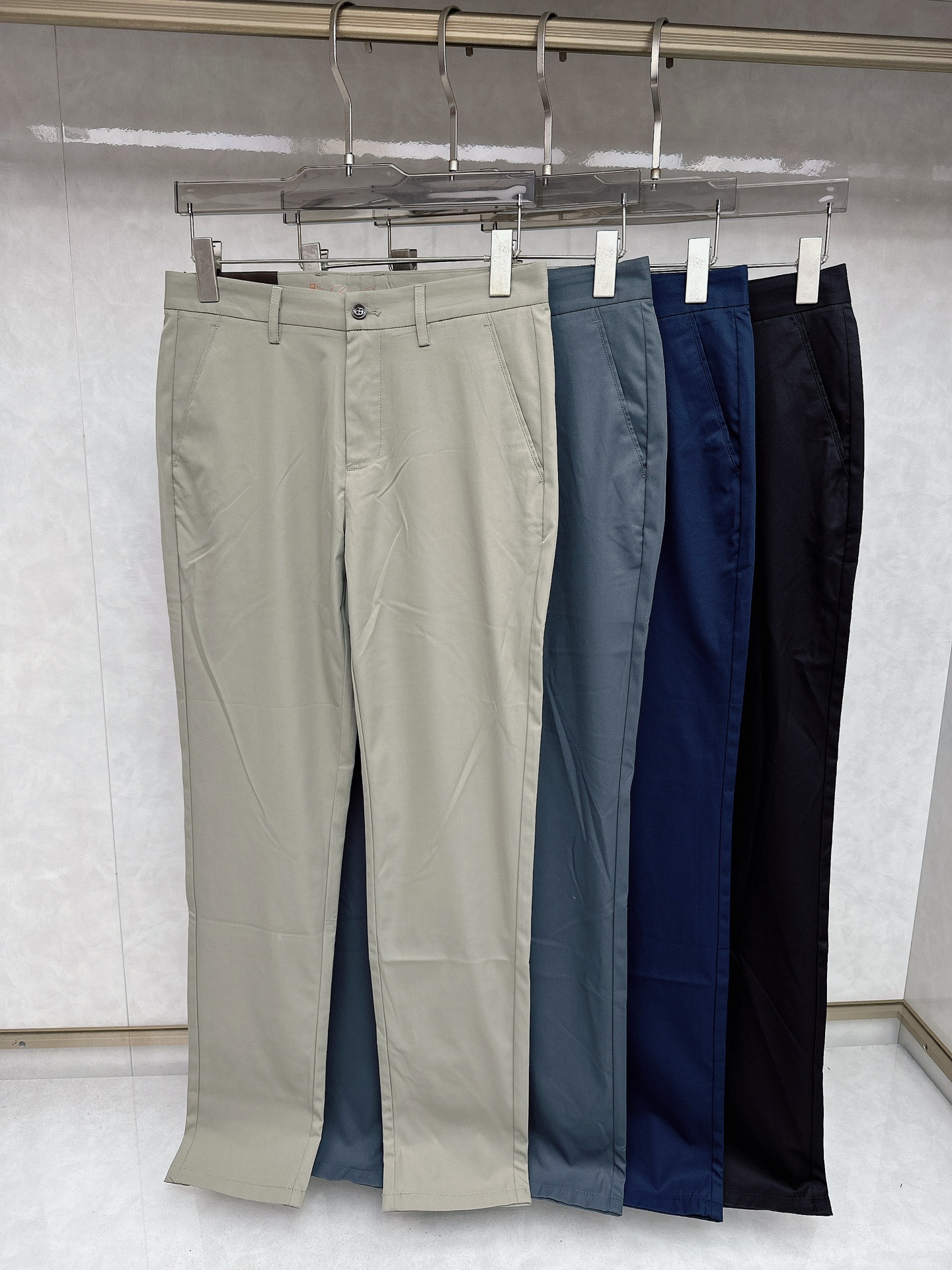  Lss春夏新品，官网同步有售，男士高端商务休闲西裤，高端进口面料，带弹力，后兜采用今年最新款五金配件点
