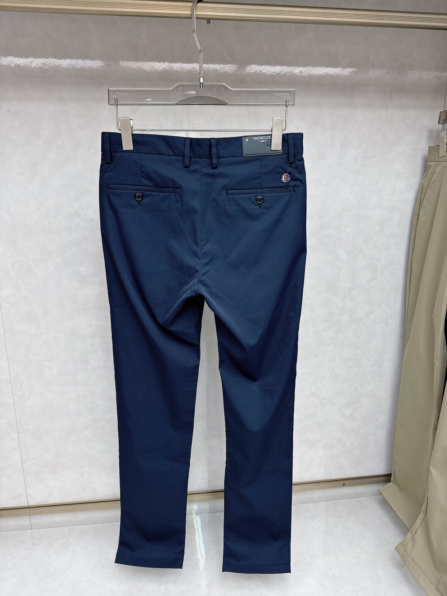  蒙口 2025ss春夏新品，官网同步有售，男士高端商务休闲西裤，高端进口面料，带弹力，后兜采用今年最新