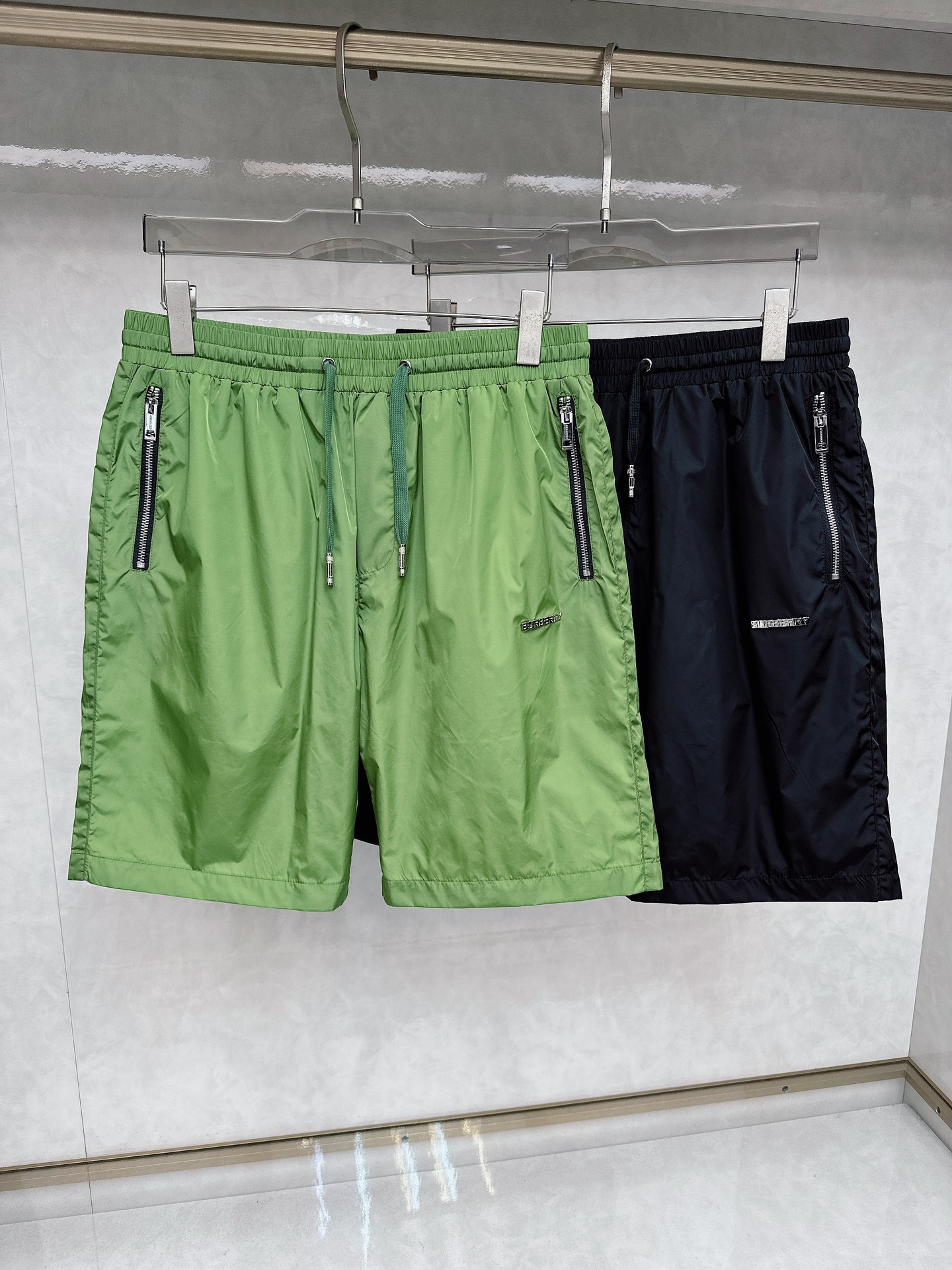 NO:123506,Burberry Spring and summer new shorts, fashionable casual pants, classic brand logo, excellent comfort, strong hand touch. Very high recognition Custom imported fabric, fresh color, fine workmanship ~ Super good body 【code number】 M - 3xl,,burberry, shorts,alexander wang19860909巴宝莉 春夏新款短裤 时尚休闲裤 品牌经典LOGO ,舒适度极好,手触感强烈.辨识度极高 定制进口面料 色泽清新 做工精细 ～上身超赞【码数】 M - 3xl,,burberry,shorts,alexander wang,Men's clothing