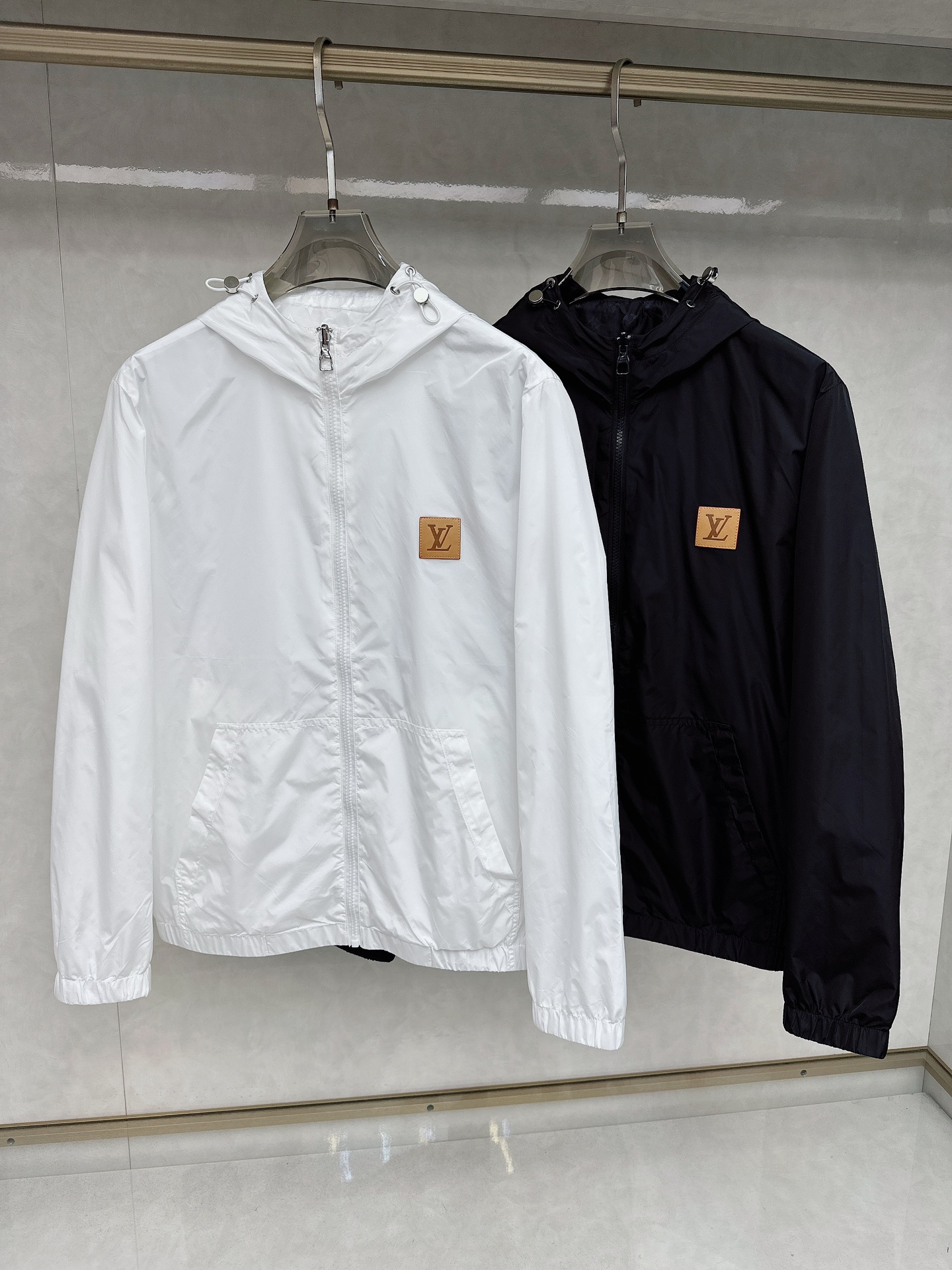 NO:123511,LV Spring new jacket Original 1:1 custom hardware accessories are fully imported and customized. Welcome to the counter comparison. Super soft Super heavy fabric has a perfect fit. Pay attention to the super comfortable fabric. Exclusive model. Non-market goods. Same size for men and women. M-XXXL,,louis vuitton, jackets & coats,alexander wang19860909LV 春款新款夹克 原版1:1订制五金配件全进口原版定制 欢迎专柜对比 超柔软 超级重面料做工杠杠的版型完美 注意面料超舒服 独家款 非市场货 男女同款尺码M一XXXL,,louis vuitton,jackets & coats,alexander wang,Men's clothing