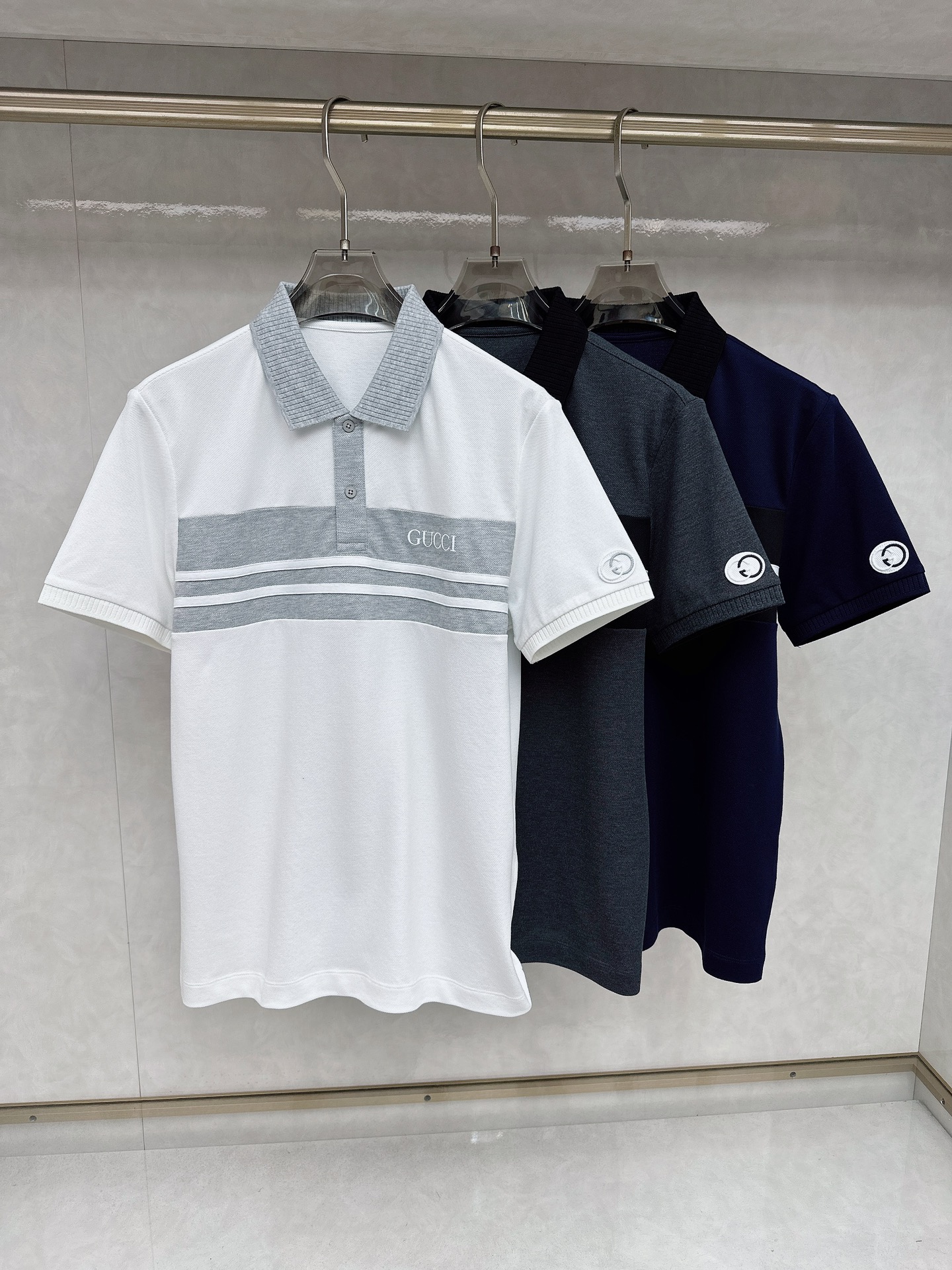 NO:123533,Guqi, exclusively available for the new original single men's casual Polo short sleeves, high-end customization, high-end version, fashionable and versatile, original imported cotton fabric, chest logo pattern, design, super soft and delicate, skin-friendly and comfortable to wear, high-end boutique, OEM, fine-made, very good for the upper body, the number of essential items for men, M-3XL, T-shirt, alexander wang19860909古奇 早春独家专供新款原单男士休闲Polo短袖 高端定制 高版本 时尚百搭爆款 原版进口纯棉面料 胸前logo图案 设计 手感超柔软细腻 穿着亲肤舒适 高端精品 代工厂精细做上身非常赞 男士必备单品码数M-3XL,,T-shirt,alexander wang,Men's clothing