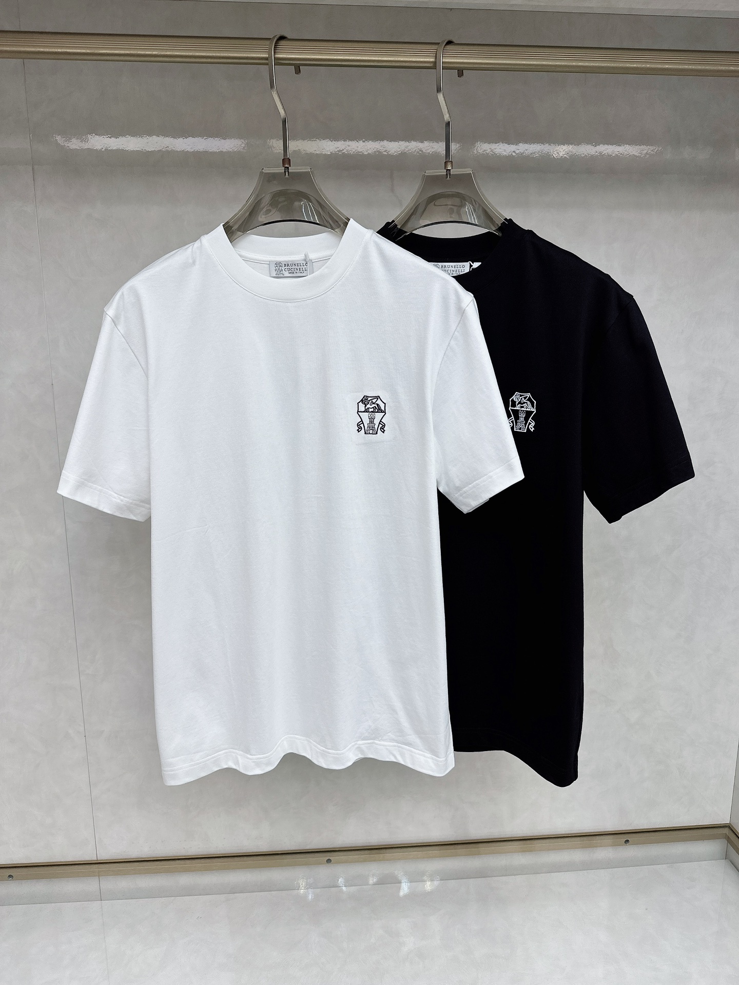 NO:130897,BC 2025 Early Spring Latest short-sleeved T-shirt, original logo Customized fabric, soft feel, comfortable to wear, fine workmanship. The upper body effect is invincible and handsome, size S-2xl, T-shirt,tees, t-shirt,alexander wang19860909BC 2025早春 最新款短袖T恤,原标 定制面料,手感柔软,穿着舒适,做工精细.上身效果无敌帅气, 码数 S-2xl,,T-shirt,tees，t-shirt,alexander wang,Men's clothing