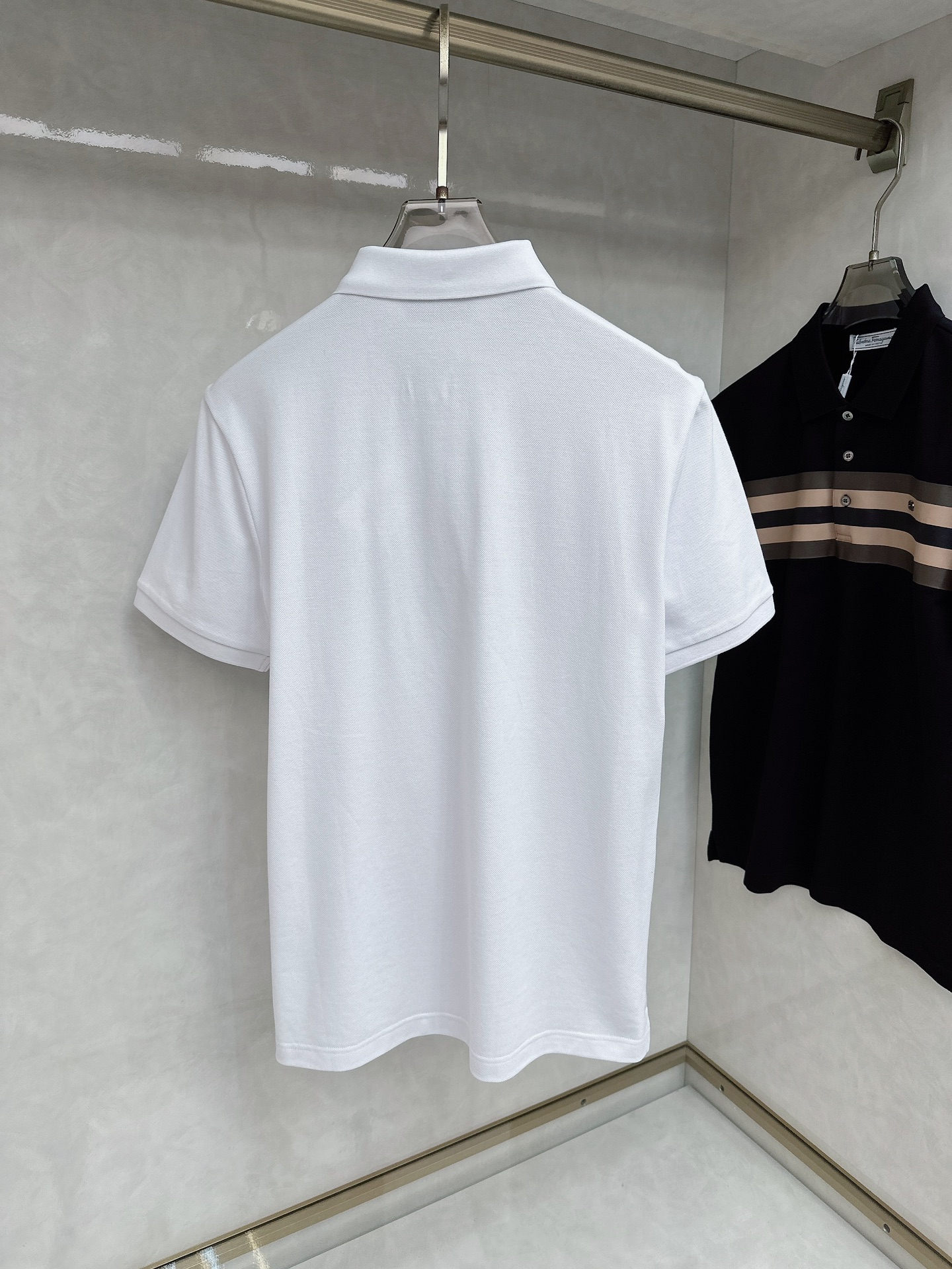 “High-End Men’s Classic Logo Polo Suit: Luxury Quality, Elegant Design, Top-Level Craftsmanship | 2025 Summer Collection” - 图片 8