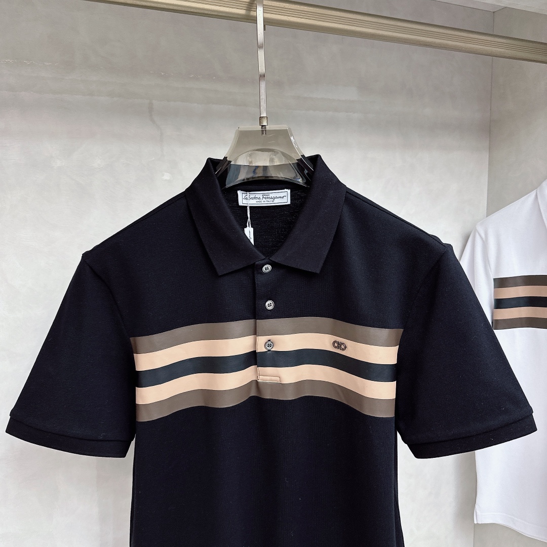 “High-End Men’s Summer Fashion: Classic Logo Polo Suit with Luxurious Details and Top-Quality Craftsmanship” - 图片 3