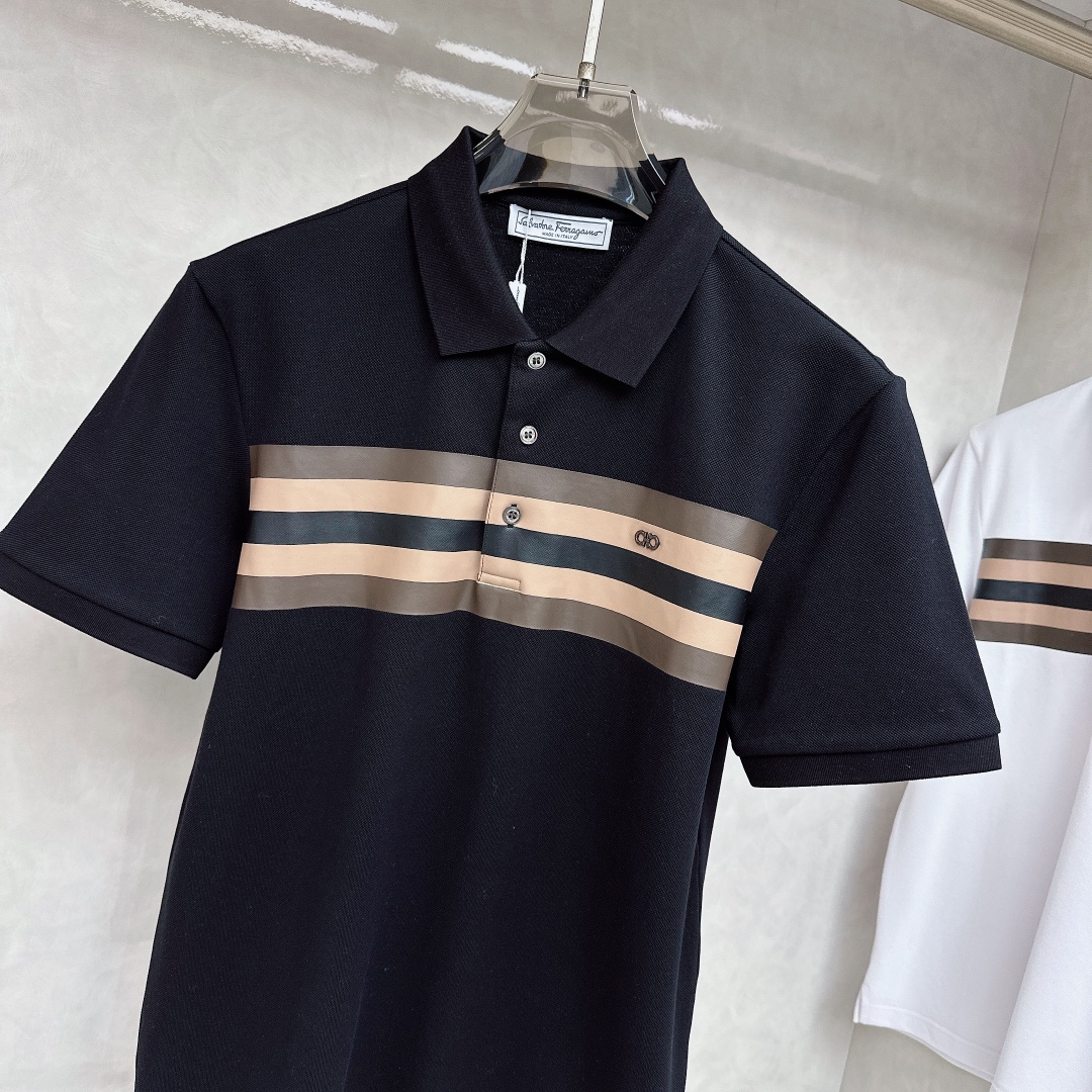 “High-End Men’s Summer Fashion: Classic Logo Polo Suit with Luxurious Details and Top-Quality Craftsmanship” - 图片 6