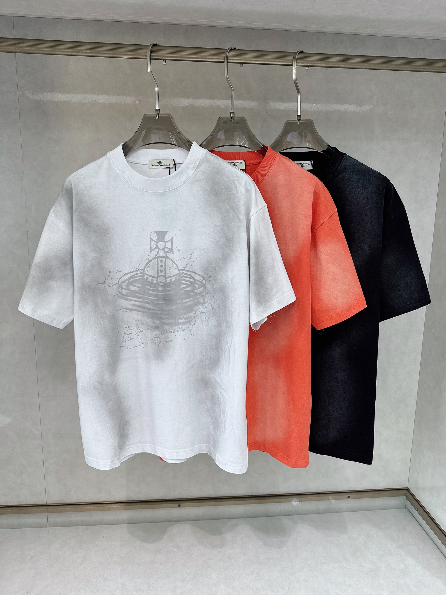 NO:412161,The Queen Mother of the West 2025Ss Spring and Summer latest short-sleeved T-shirt, soft touch, comfortable to wear, fine workmanship. The upper body effect is invincible and handsome, size number S-xl, T-shirt,tees, t-shirt,alexander wang19860909西太后 2025Ss春夏最新款短袖T恤,手感柔软,穿着舒适,做工精细.上身效果无敌帅气,码数 S-xl,,T-shirt,tees，t-shirt,alexander wang,Men's clothing