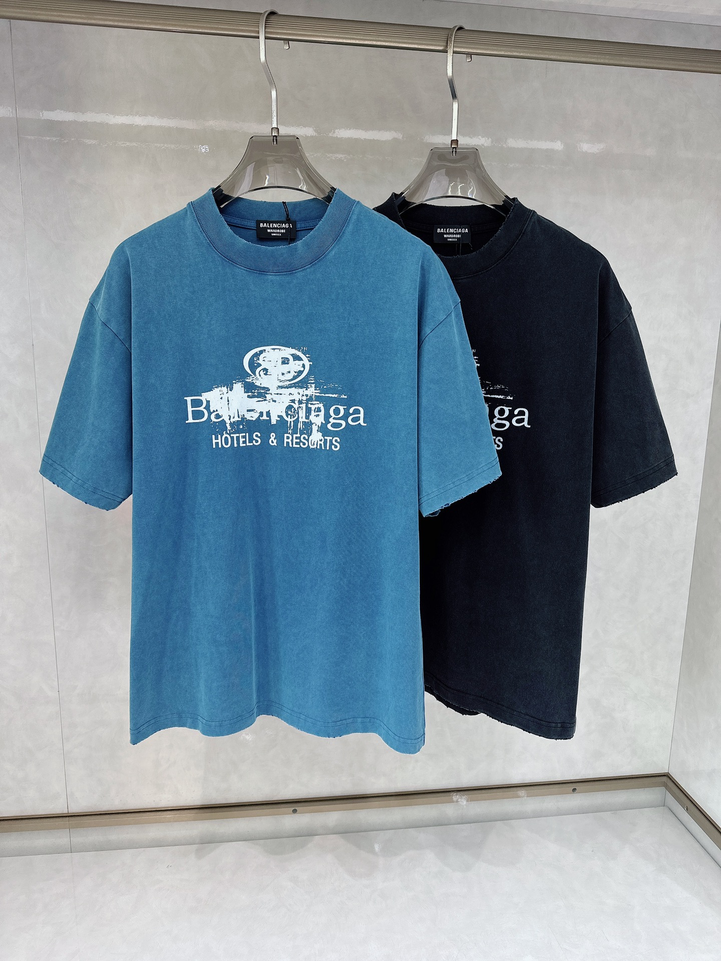 NO:412167,Balenciaga 2025Ss spring and summer latest short-sleeved T-shirt, soft touch, comfortable wearing, fine workmanship. The upper body effect is invincible and handsome, size number S-xl,,balenciaga,T-shirt,tees,t-shirt,alexander wang19860909巴黎世家 2025Ss春夏最新款短袖T恤,手感柔软,穿着舒适,做工精细.上身效果无敌帅气,码数 S-xl,,balenciaga,T-shirt,tees，t-shirt,alexander wang,Men's clothing