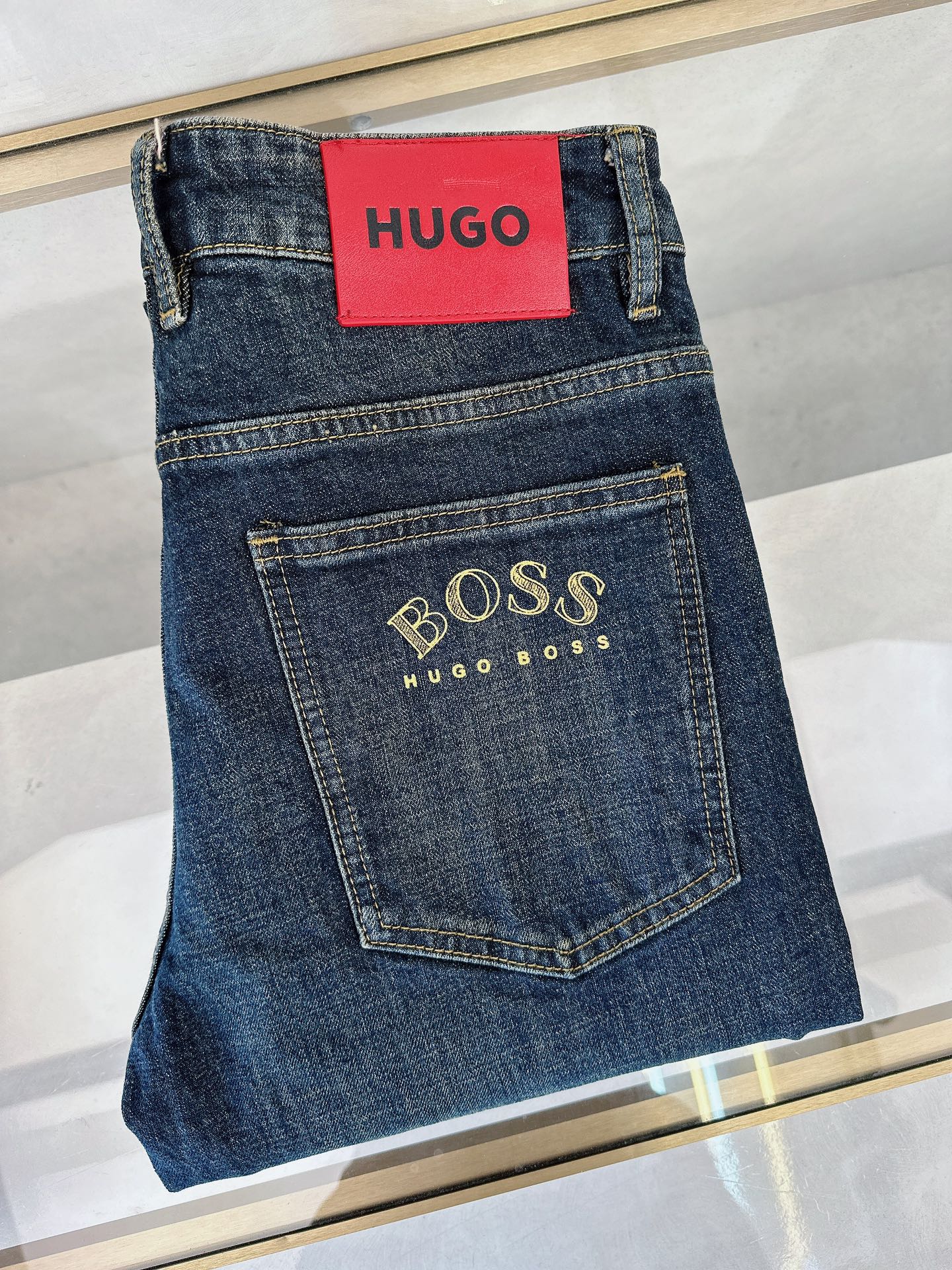 NO:413847,Boss 2025 spring and summer new model is available in stock, original single hot jeans super customized model, original hardware, super heavy industry technology, excellent version, impeccable details!  The style is not picky, it is very high-end, and the good products are not waiting for everyone. If you like it, hurry up and start, size 29-36, jeans, alexander wang19860909boss 2025春夏新款现货上市,原单爆款牛仔裤超级定制款,原版五金,超级重工工艺,版型超赞细节做工无可挑剔！款式不挑人,特别高档,好货不等人,看中赶紧下手,尺码29-36,,jeans,alexander wang,Men's clothing