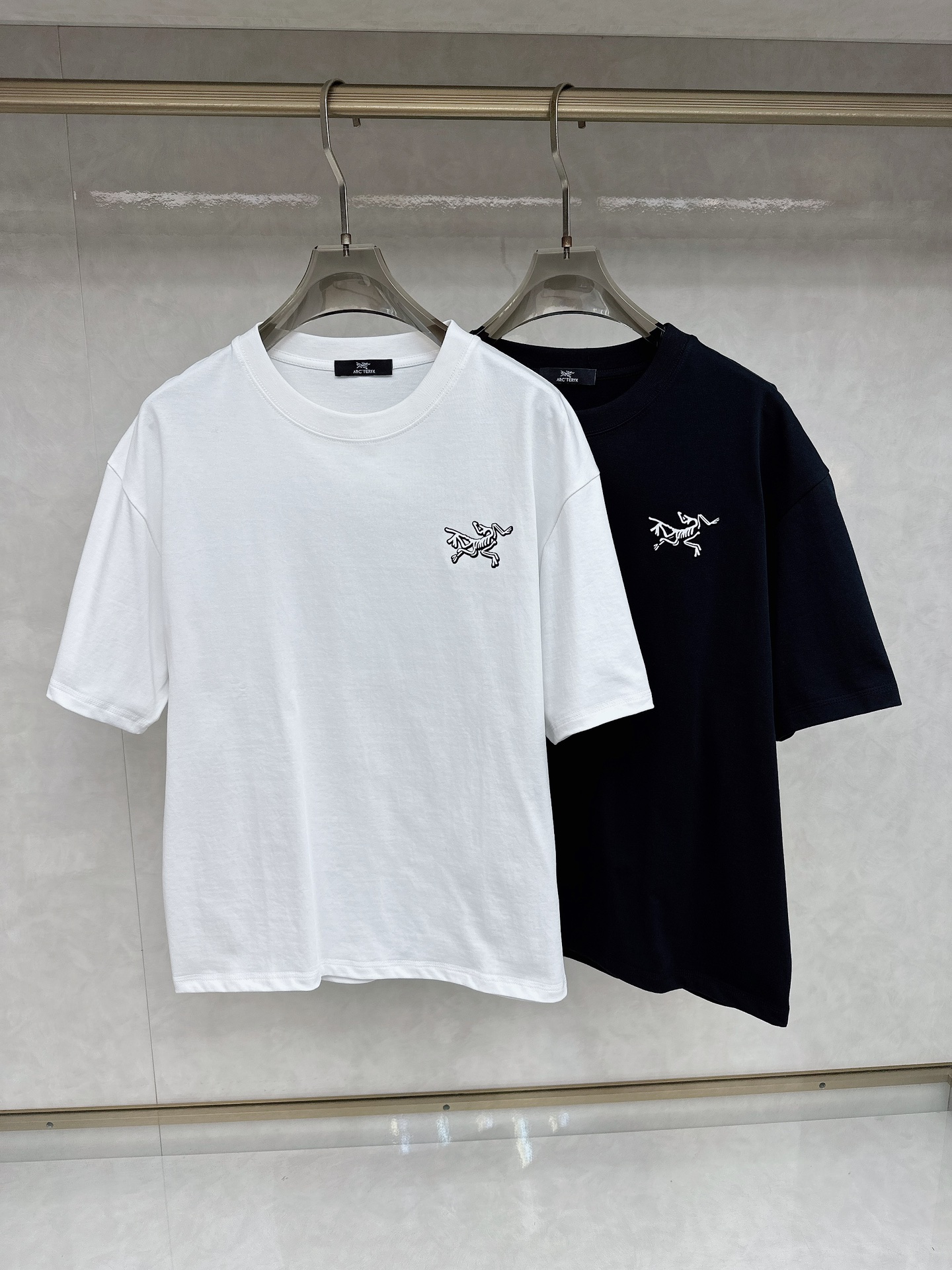 NO:412134,Archaeopteryx 2025Ss spring and summer latest short-sleeved T-shirt, soft touch, comfortable wearing, fine workmanship. The upper body effect is invincible and handsome, size number M-2xl, arc'teryx, T-shirt,tees, t-shirt,alexander wang19860909始祖鸟 2025Ss春夏最新款短袖T恤,手感柔软,穿着舒适,做工精细.上身效果无敌帅气,码数 M-2xl,arc'teryx,T-shirt,tees，t-shirt,alexander wang,Men's clothing