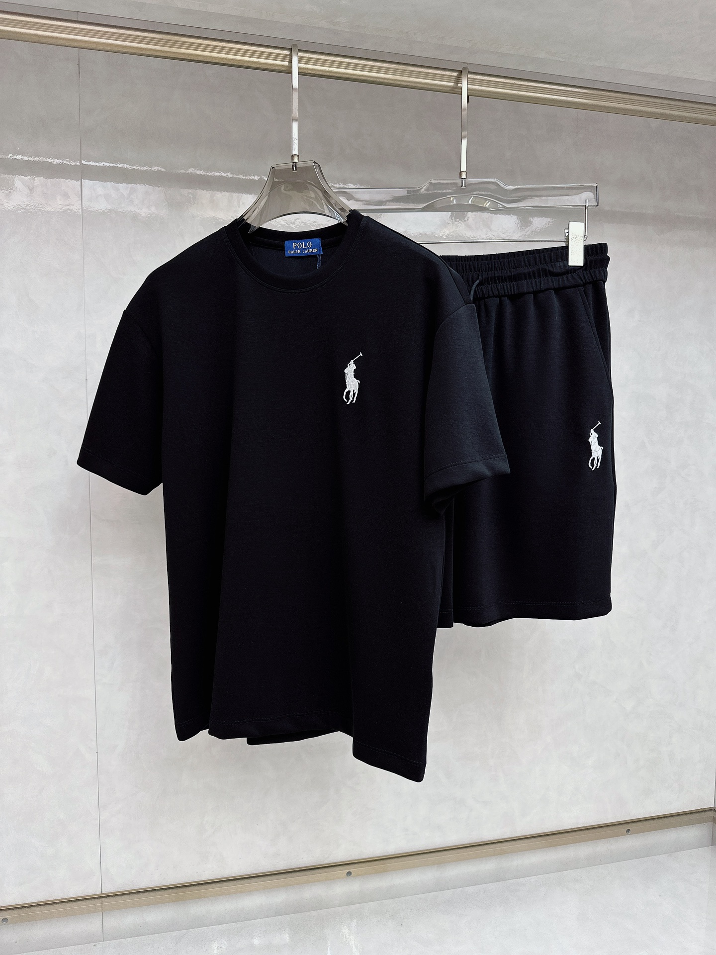 P850 😊🔥🔥5063ss new short-sleeve suit, same for men and women. It’s a great upper body