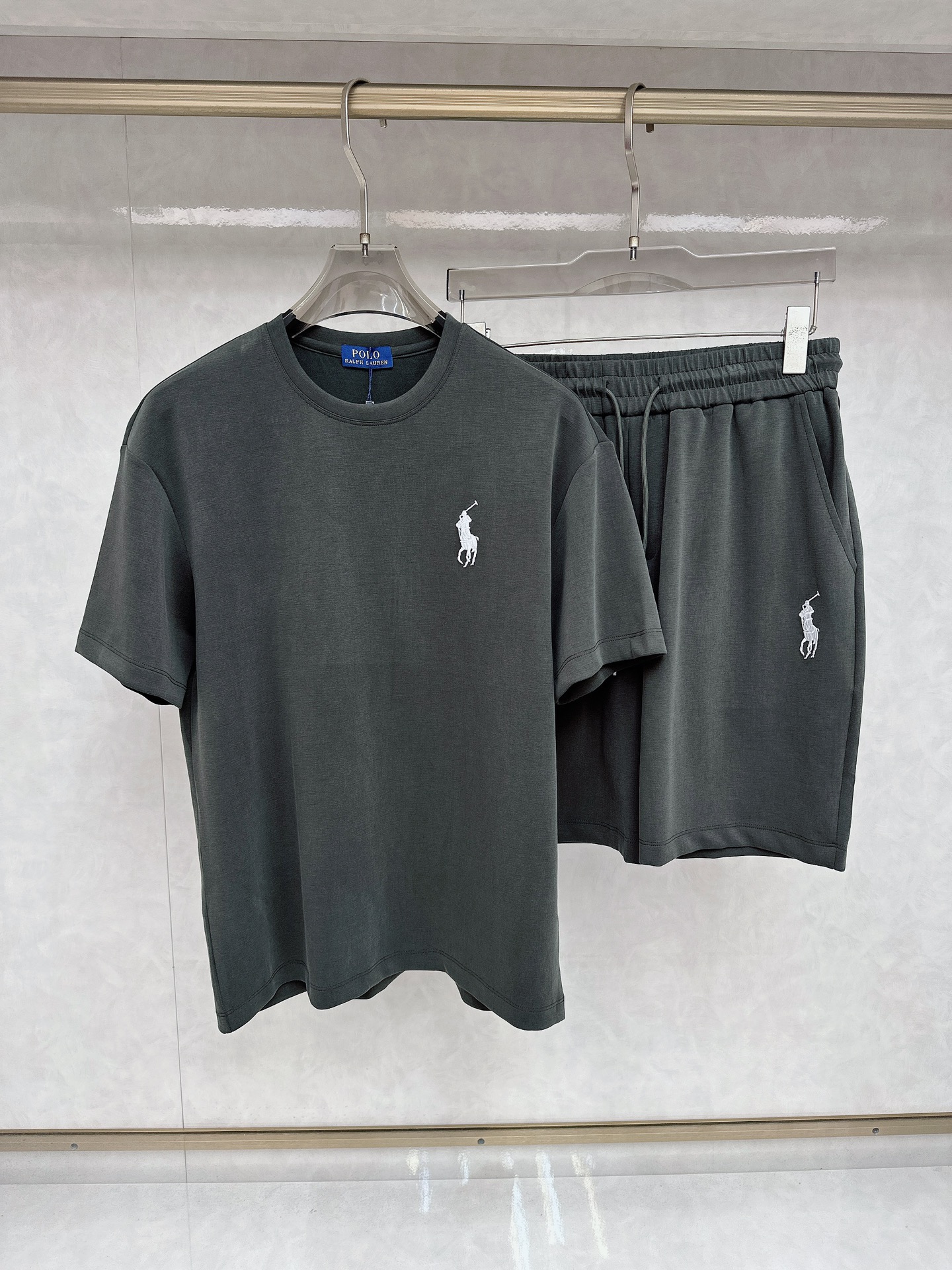 P850 😊🔥🔥5063ss new short-sleeve suit, same for men and women. It’s a great upper body