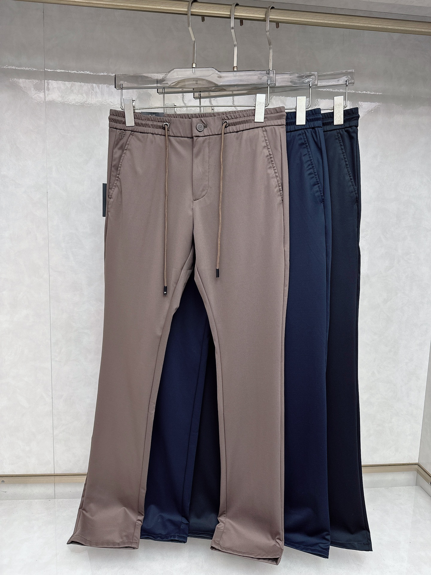 NO:152748,TF 2025 Spring and Summer latest casual pants counter 1:1 top replica, full quality!  A must-have item for trendy people!  The old man who knows the goods quickly starts with size M~3xl,,tom ford,alexander wang19860909TF 2025春夏最新休闲裤专柜1:1顶级复刻,全品相！潮人必备单品！懂货的老铁赶紧下手 尺码M~3xl,,tom ford,alexander wang,Men's clothing