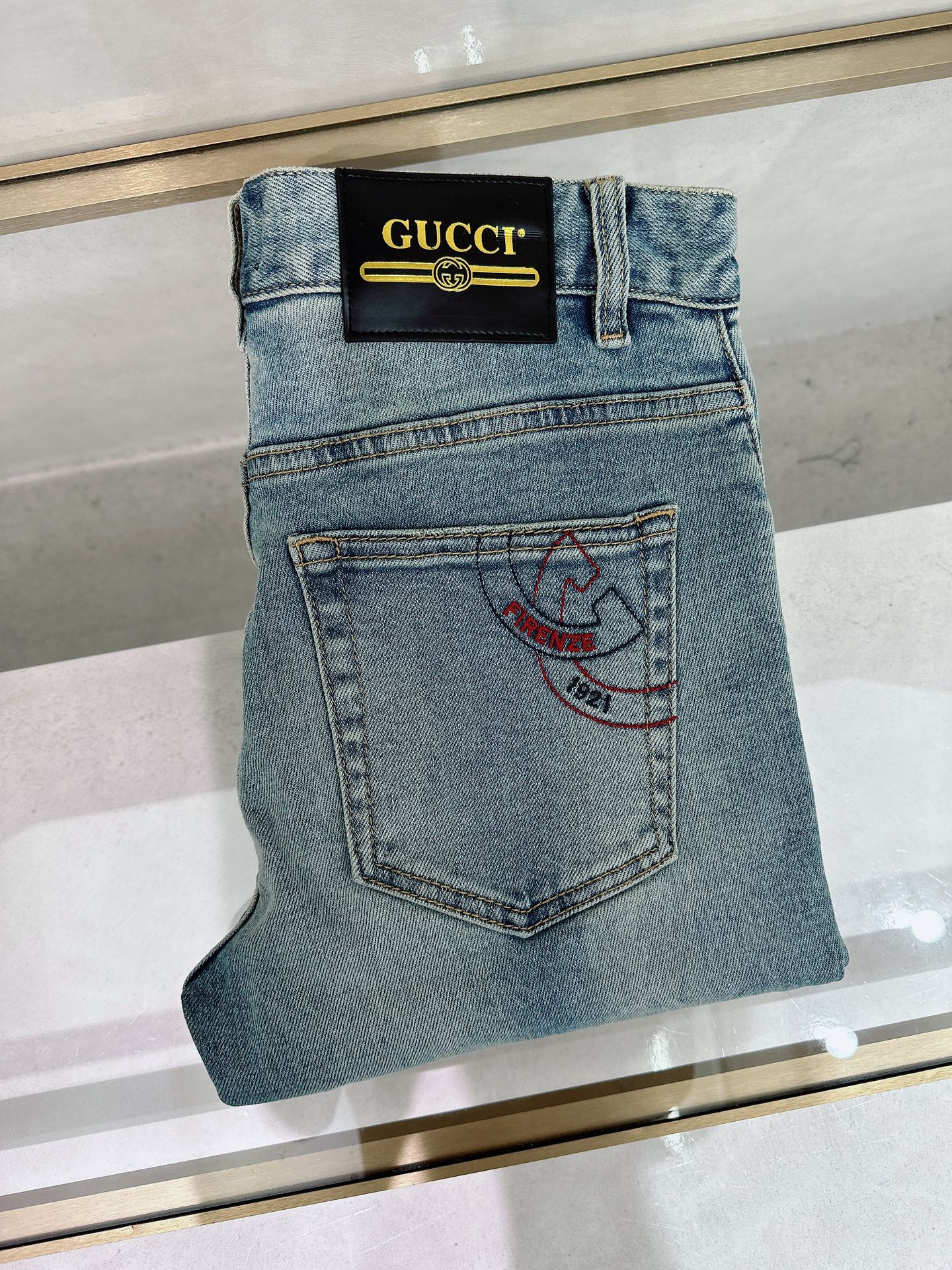 NO:162415,Guqi's new spring and summer models are on the market in stock, original single hot jeans are super customized, original hardware, super heavy industry technology, excellent style, impeccable details!  The style is not picky, it is very high-end, and the good products are not waiting for everyone. If you like it, hurry up and start, size 29-38, jeans, alexander wang19860909古奇 春夏新款现货上市,原单爆款牛仔裤超级定制款,原版五金,超级重工工艺,版型超赞细节做工无可挑剔！款式不挑人,特别高档,好货不等人,看中赶紧下手,尺码29-38,,jeans,alexander wang,Men's clothing
