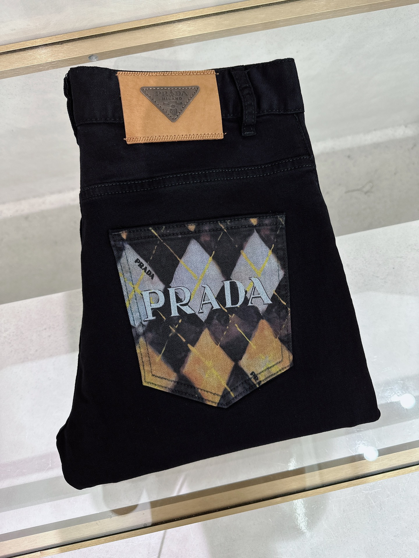 NO:162418,Prada's new spring and summer models are available in stock, original single hot jeans are super customized, original hardware, super heavy industry technology, excellent version, impeccable details!  The style is not picky, it is very high-end, and the good products are not waiting for everyone. Take a look at it and start quickly. Size 29-38, prada, jeans, alexander wang19860909普拉达 春夏新款现货上市,原单爆款牛仔裤超级定制款,原版五金,超级重工工艺,版型超赞细节做工无可挑剔！款式不挑人,特别高档,好货不等人,看中赶紧下手,尺码29-38,,prada,jeans,alexander wang,Men's clothing