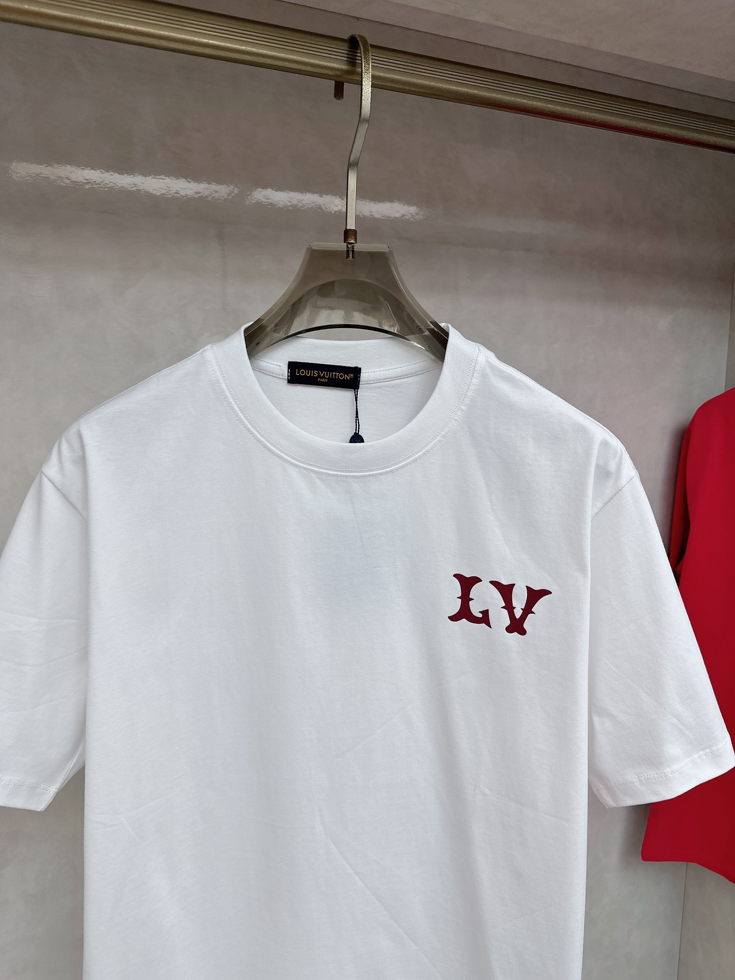  LV 2025Ss春夏最新款短袖T恤，手感柔软，穿着舒适，做工精细.上身效果无敌帅气，码数 M-3XL