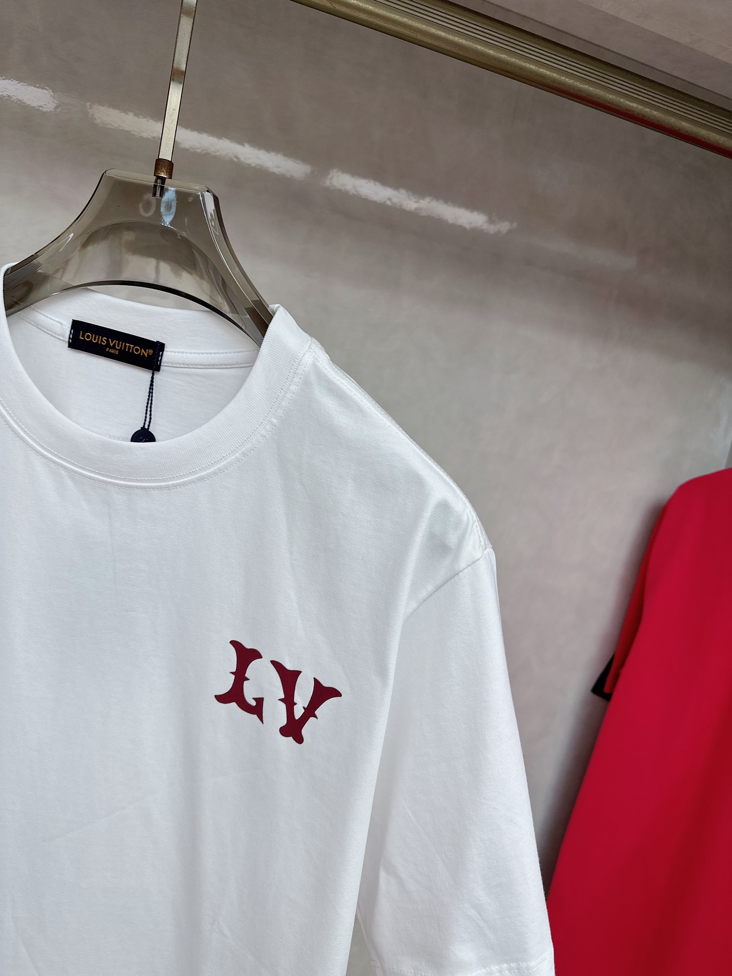  LV 2025Ss春夏最新款短袖T恤，手感柔软，穿着舒适，做工精细.上身效果无敌帅气，码数 M-3XL