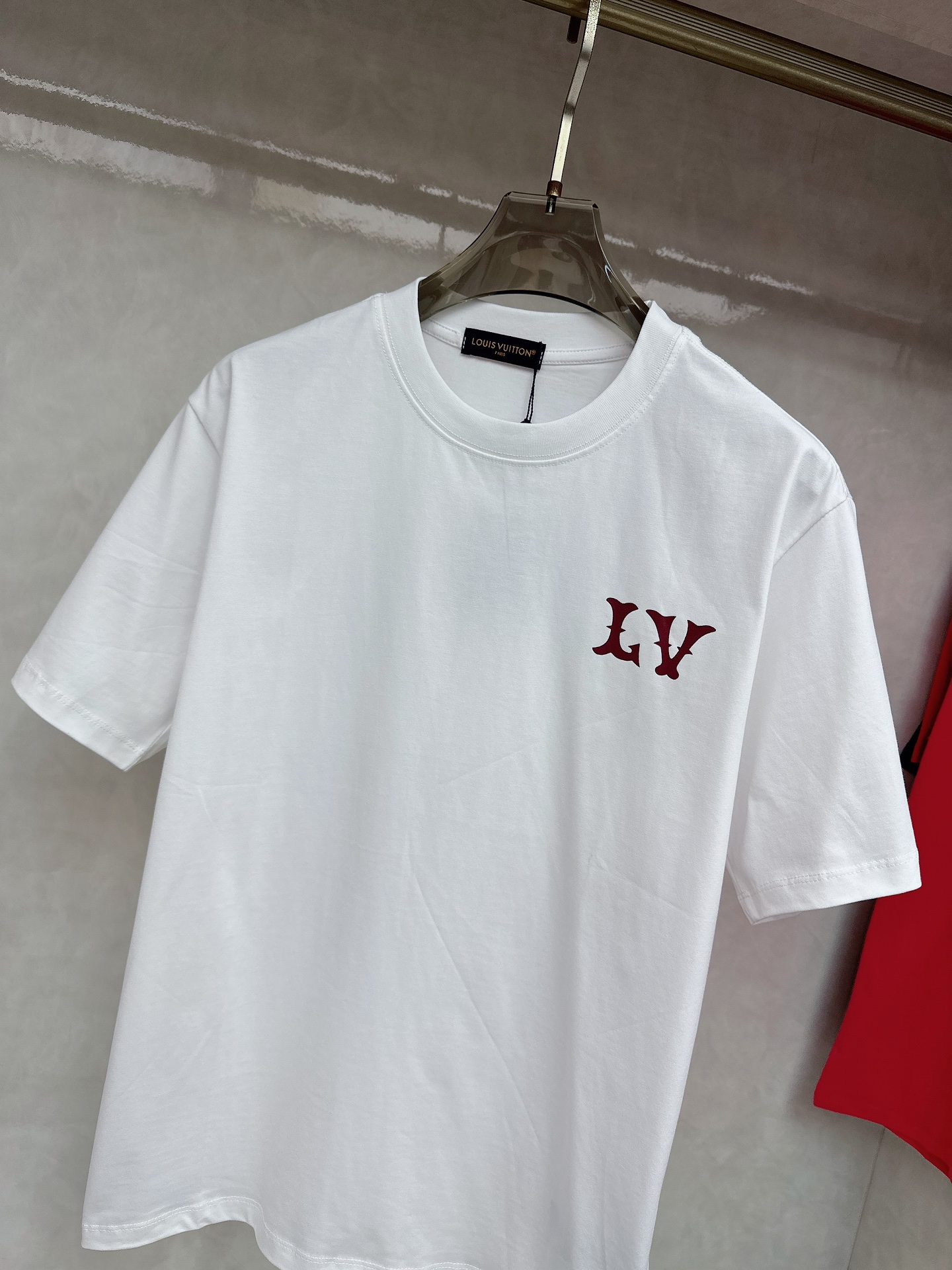  LV 2025Ss春夏最新款短袖T恤，手感柔软，穿着舒适，做工精细.上身效果无敌帅气，码数 M-3XL