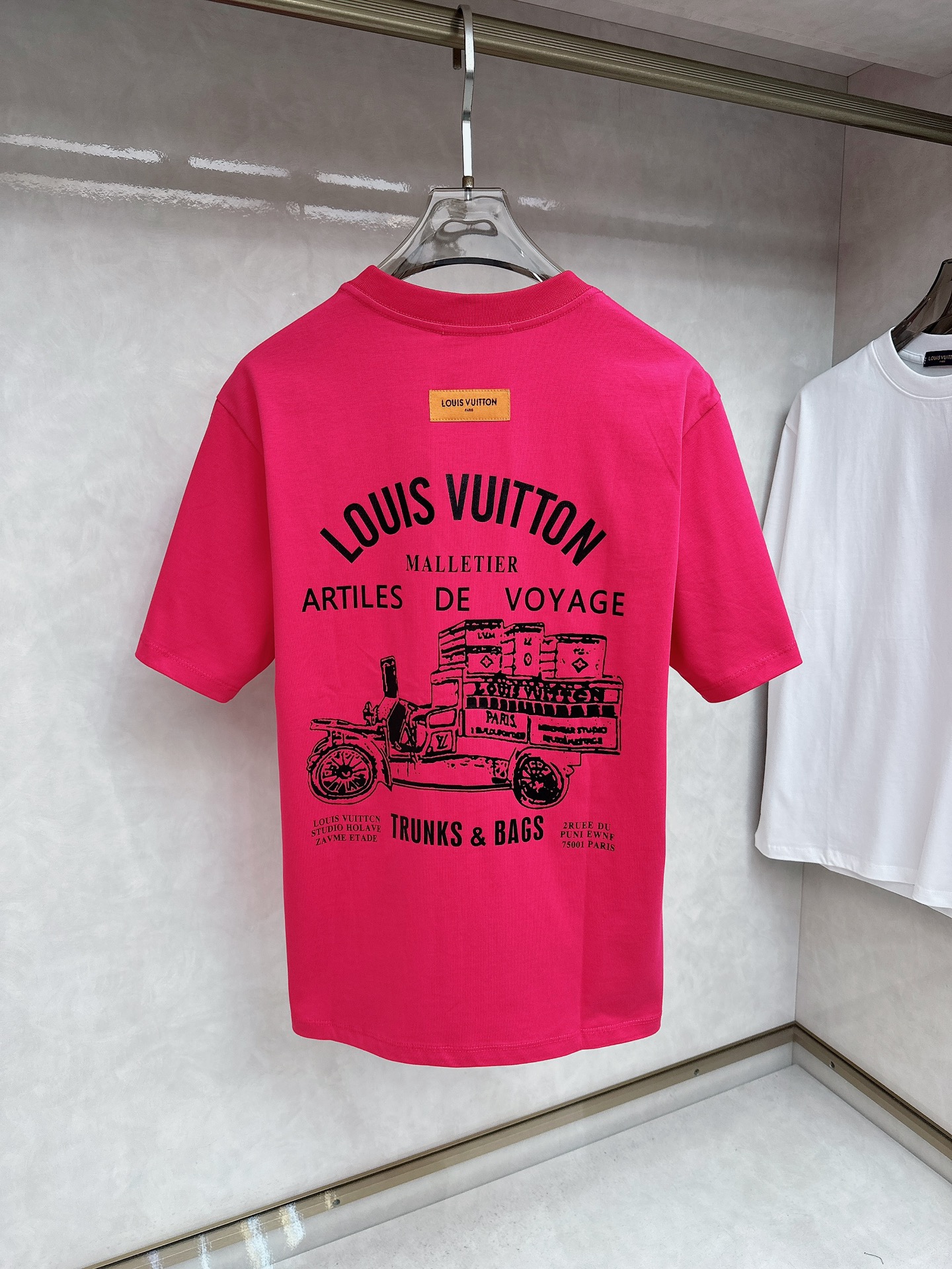  LV 2025Ss春夏最新款短袖T恤，手感柔软，穿着舒适，做工精细.上身效果无敌帅气，码数 M-3XL