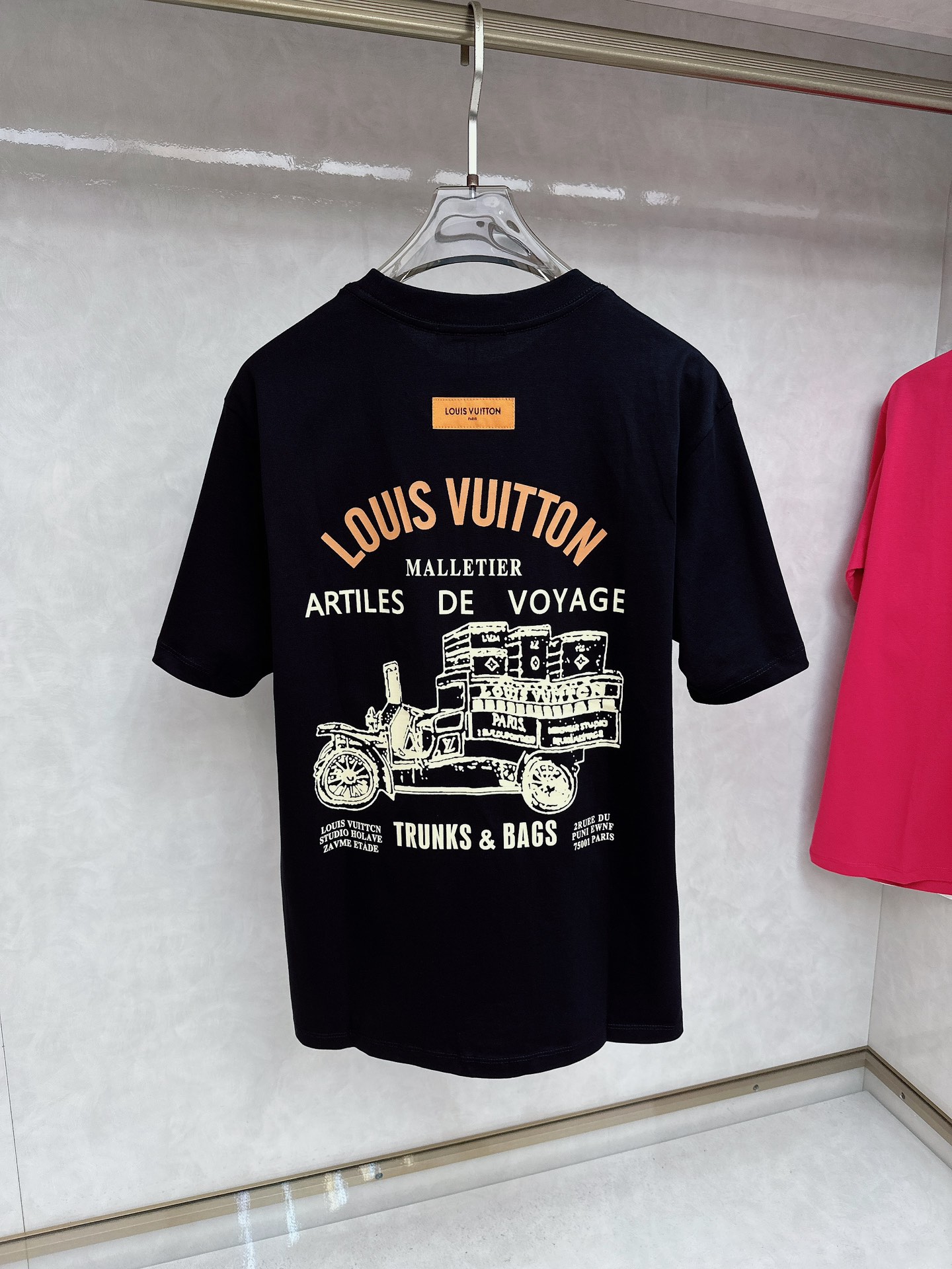  LV 2025Ss春夏最新款短袖T恤，手感柔软，穿着舒适，做工精细.上身效果无敌帅气，码数 M-3XL