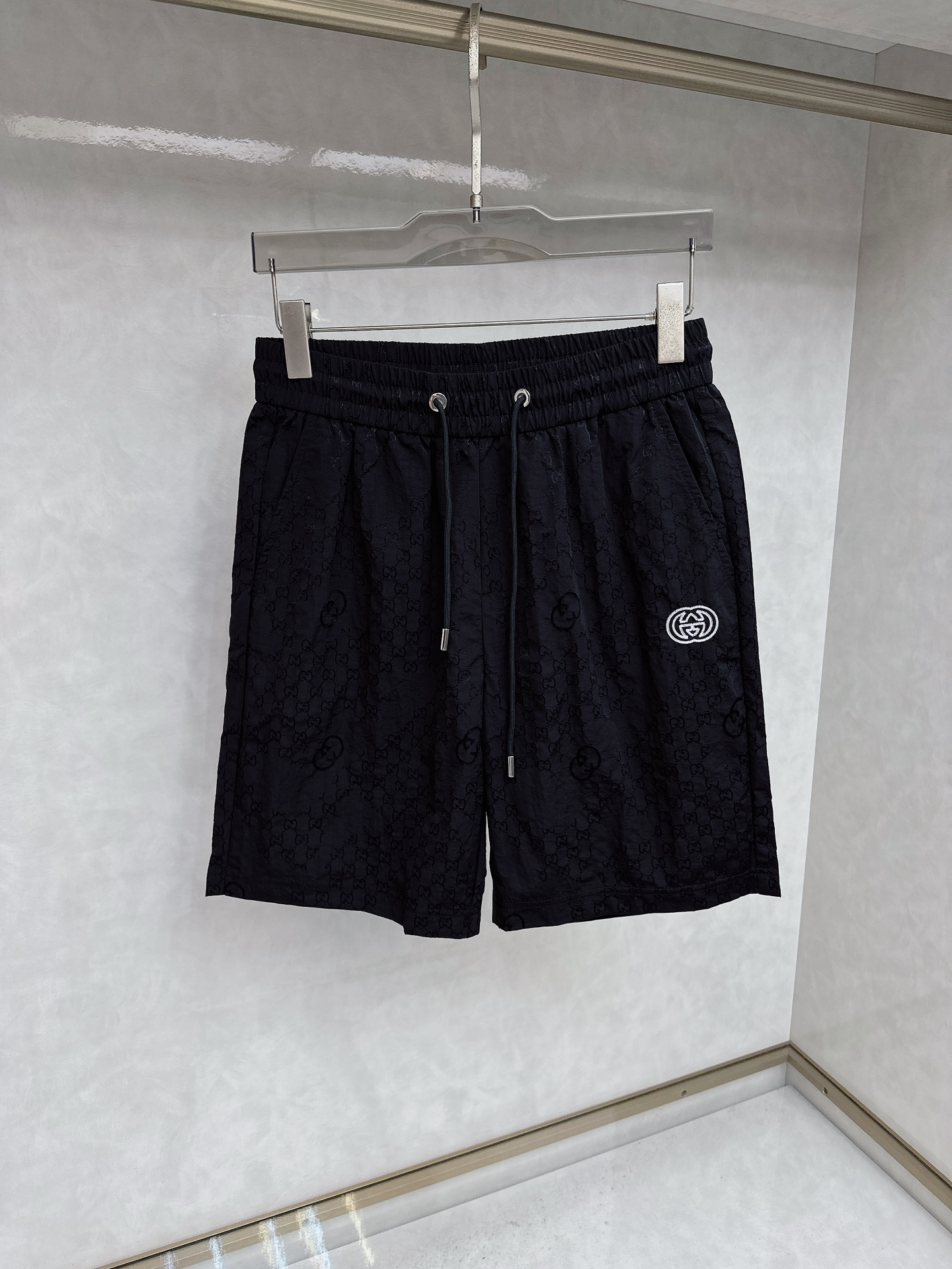 NO:412139,Guchi 2025 summer new casual shorts!  The official website is released simultaneously. The brand's classic LOGO casual pants, customized fabric, excellent comfort, strong hand touch. Extremely recognizable, perfect quality craftsmanship. Size M-4xl, shorts, alexander wang19860909古奇 2025夏季新款休闲短裤！官网同步发售.品牌经典LOGO休闲裤 ,定制面料,舒适度极好,手触感强烈.辨识度极高,完美品相工艺. 尺码M-4xl,,shorts,alexander wang,Men's clothing