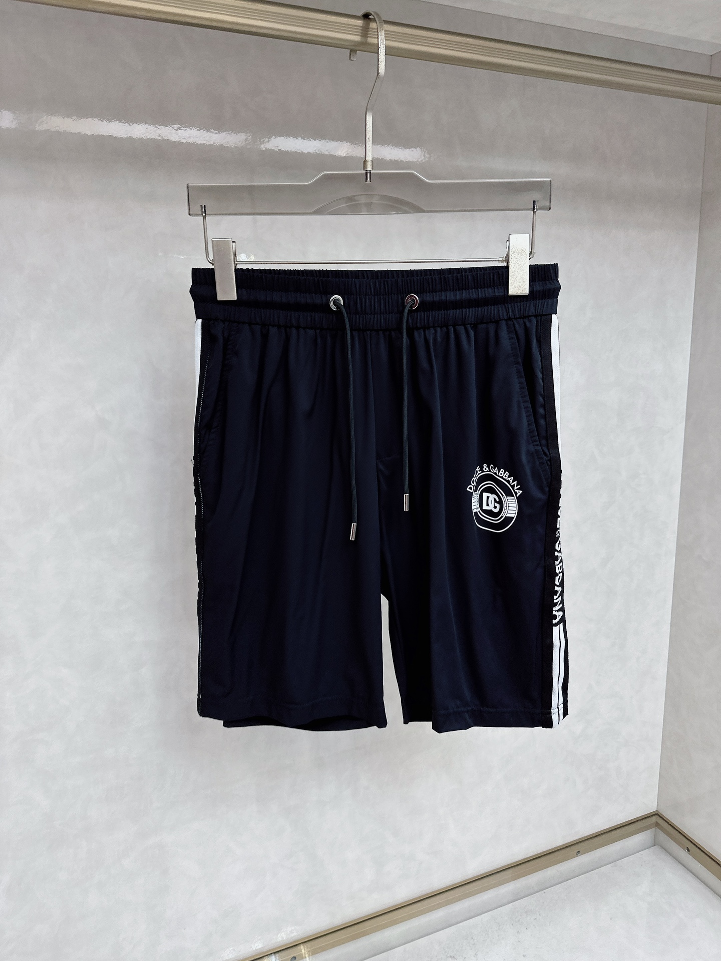 NO:412101,Guchi 2025 summer new casual shorts!  The official website is released simultaneously. The brand's classic LOGO casual pants, customized fabric, excellent comfort, strong hand touch. Extremely recognizable, perfect quality craftsmanship. Size M-4xl, shorts, alexander wang19860909古奇 2025夏季新款休闲短裤！官网同步发售.品牌经典LOGO休闲裤 ,定制面料,舒适度极好,手触感强烈.辨识度极高,完美品相工艺. 尺码M-4xl,,shorts,alexander wang,Men's clothing