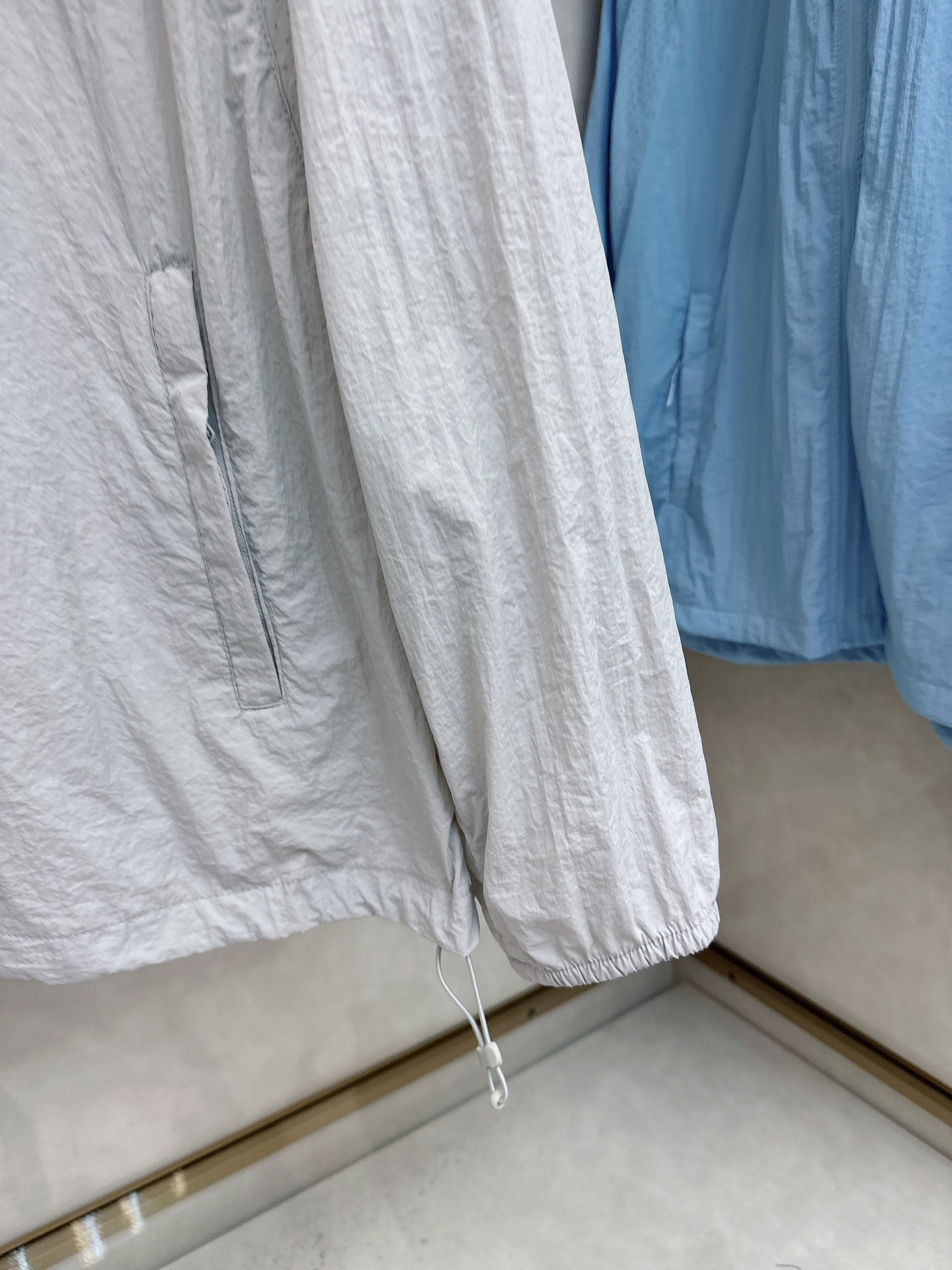 始祖鸟 2025ss春夏新款防嗮服!防嗮衣经典之余增添了与时俱进的时尚感,型男靓女的最佳选择.新型轻量