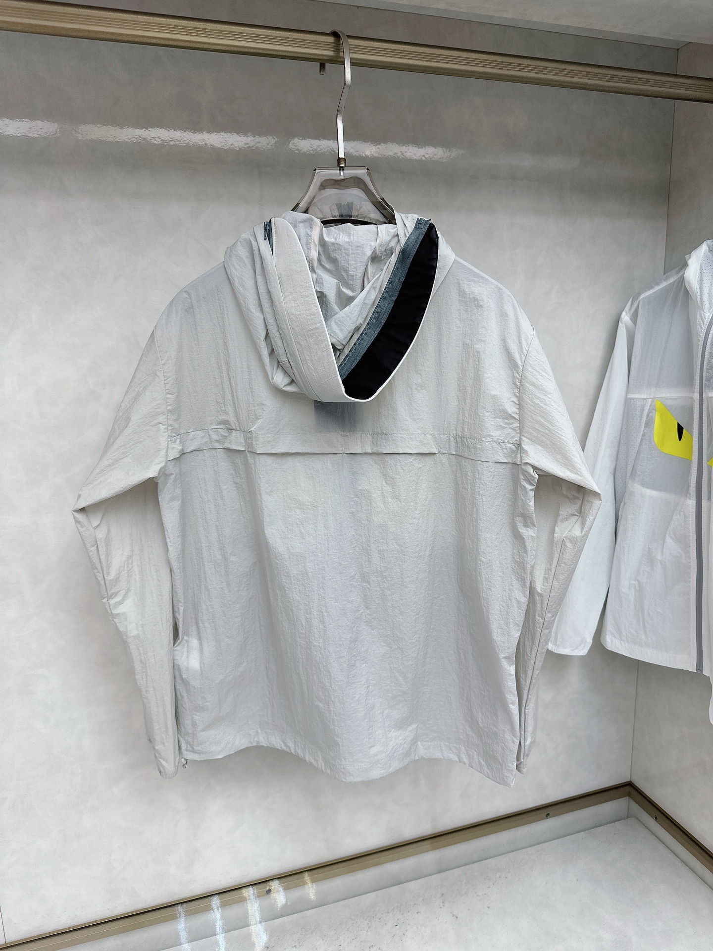  芬迪 2025ss春夏新款防嗮服！防嗮衣经典之余增添了与时俱进的时尚感,型男靓女的最佳选择.新型轻量绢
