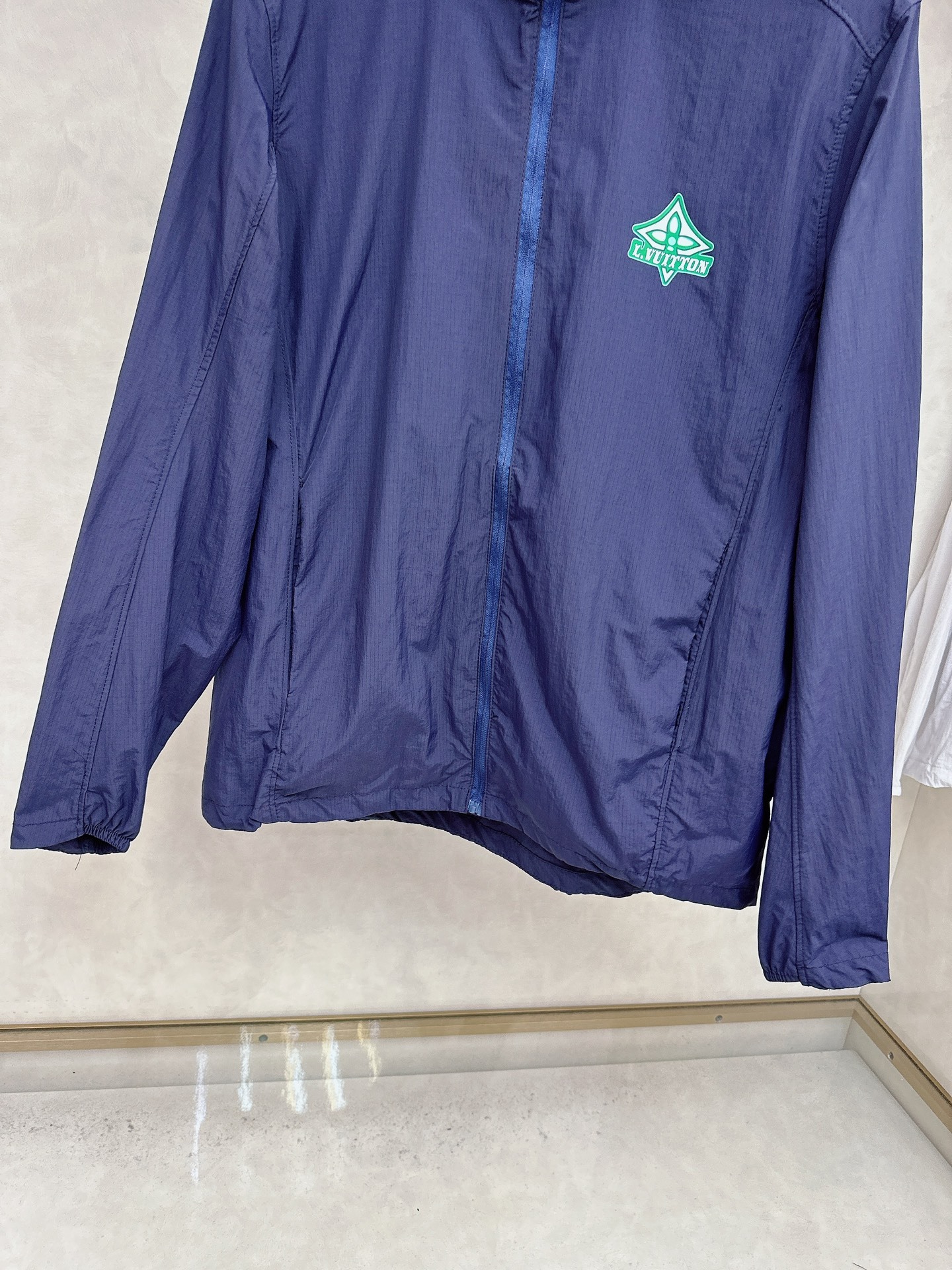 LV 2025ss春夏新款防嗮服!防嗮衣经典之余增添了与时俱进的时尚感,型男靓女的最佳选择.新型轻量绢